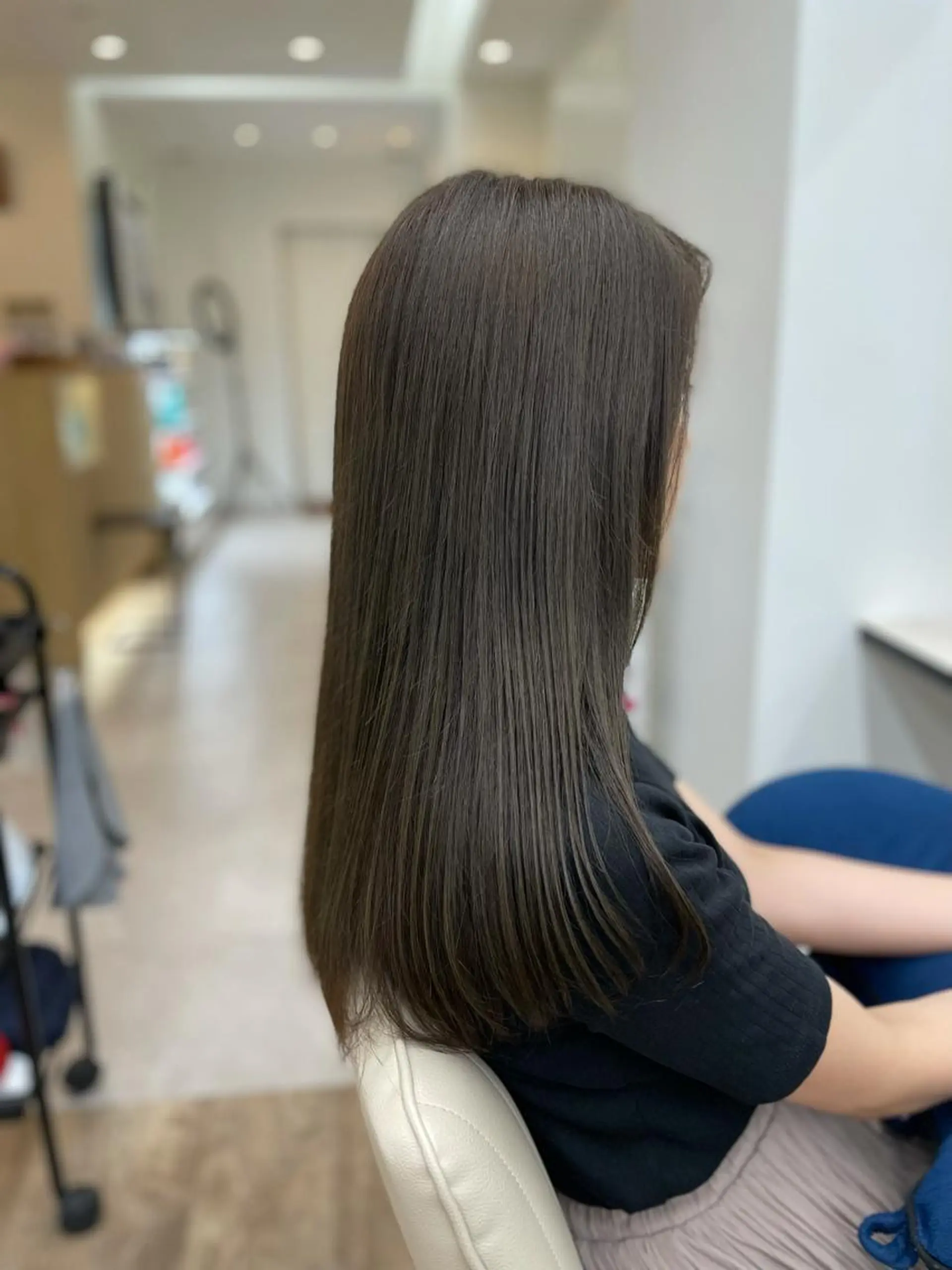 セミロング カラー アディクシーカラー 透明感カラー ヘアカラー トリートメント 髪質改善カラー💚 横山隆之介のヘアスタイル