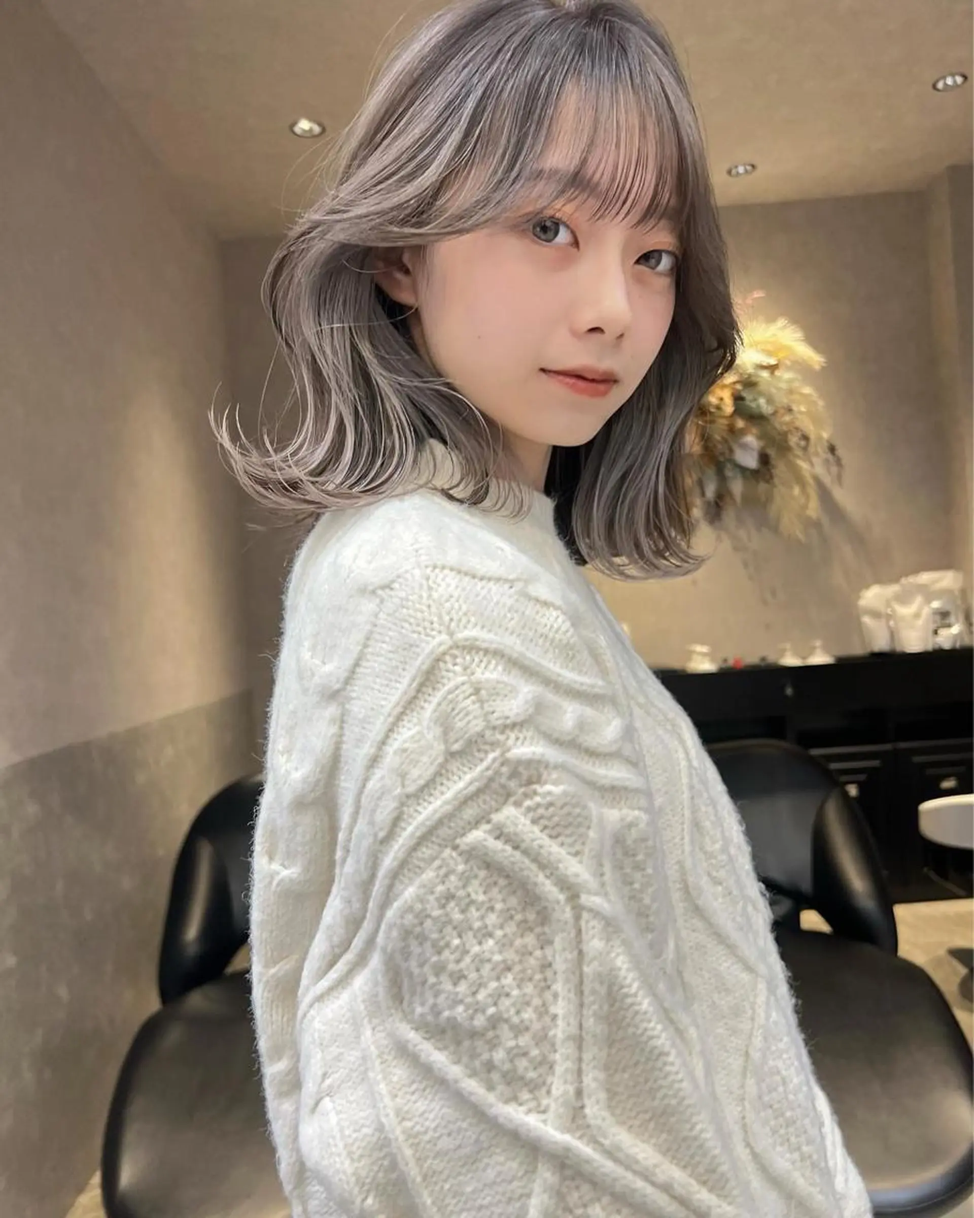 ミディアム ミストバング ボブ 顔まわりレイヤー 卒業式のヘアスタイル 髪質改善 ViVIE所属・VIVIE天神 ブリーチのヘアスタイル