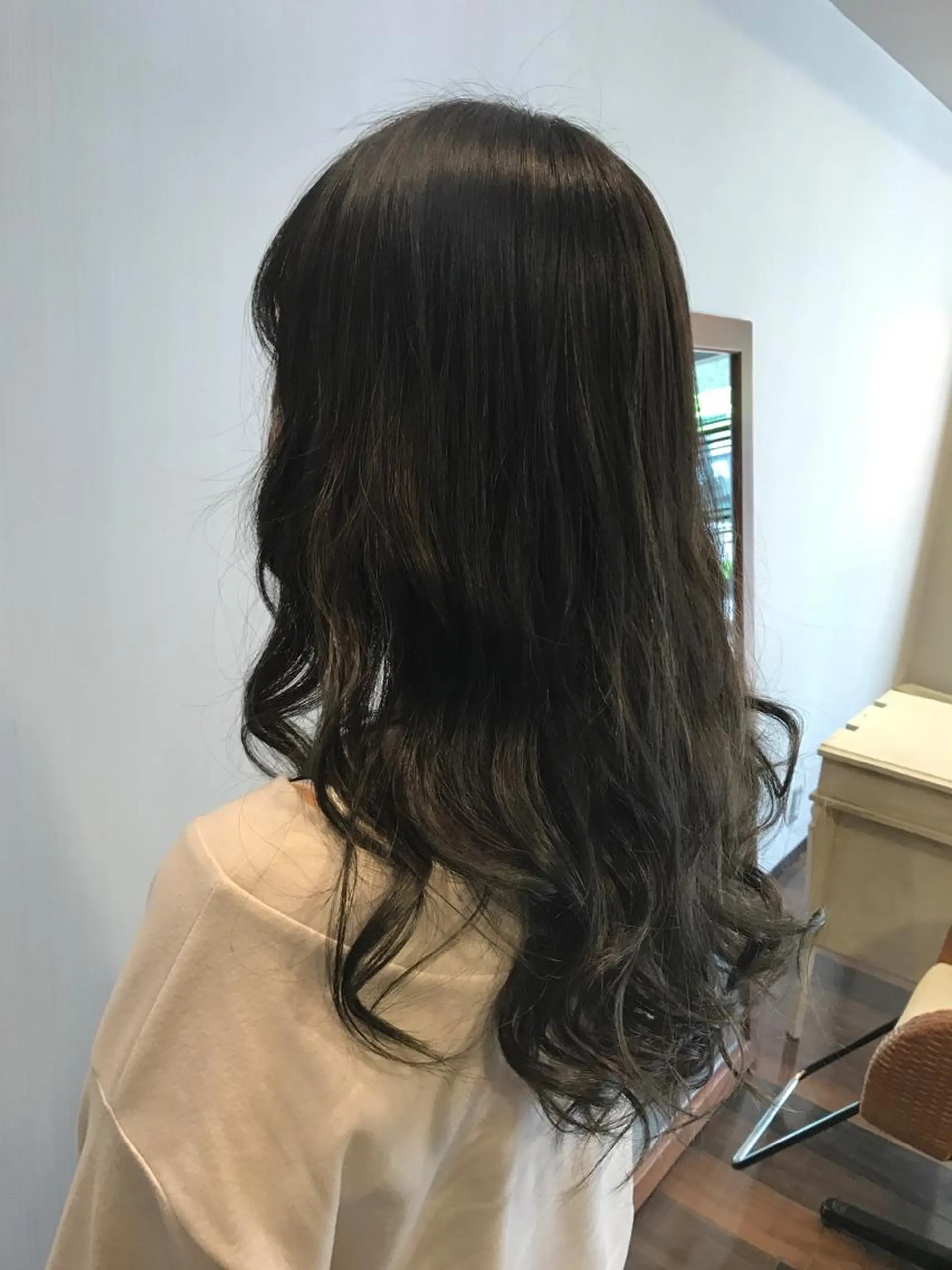 ロング カラー ダークグレー ひろせ かなのヘアスタイル