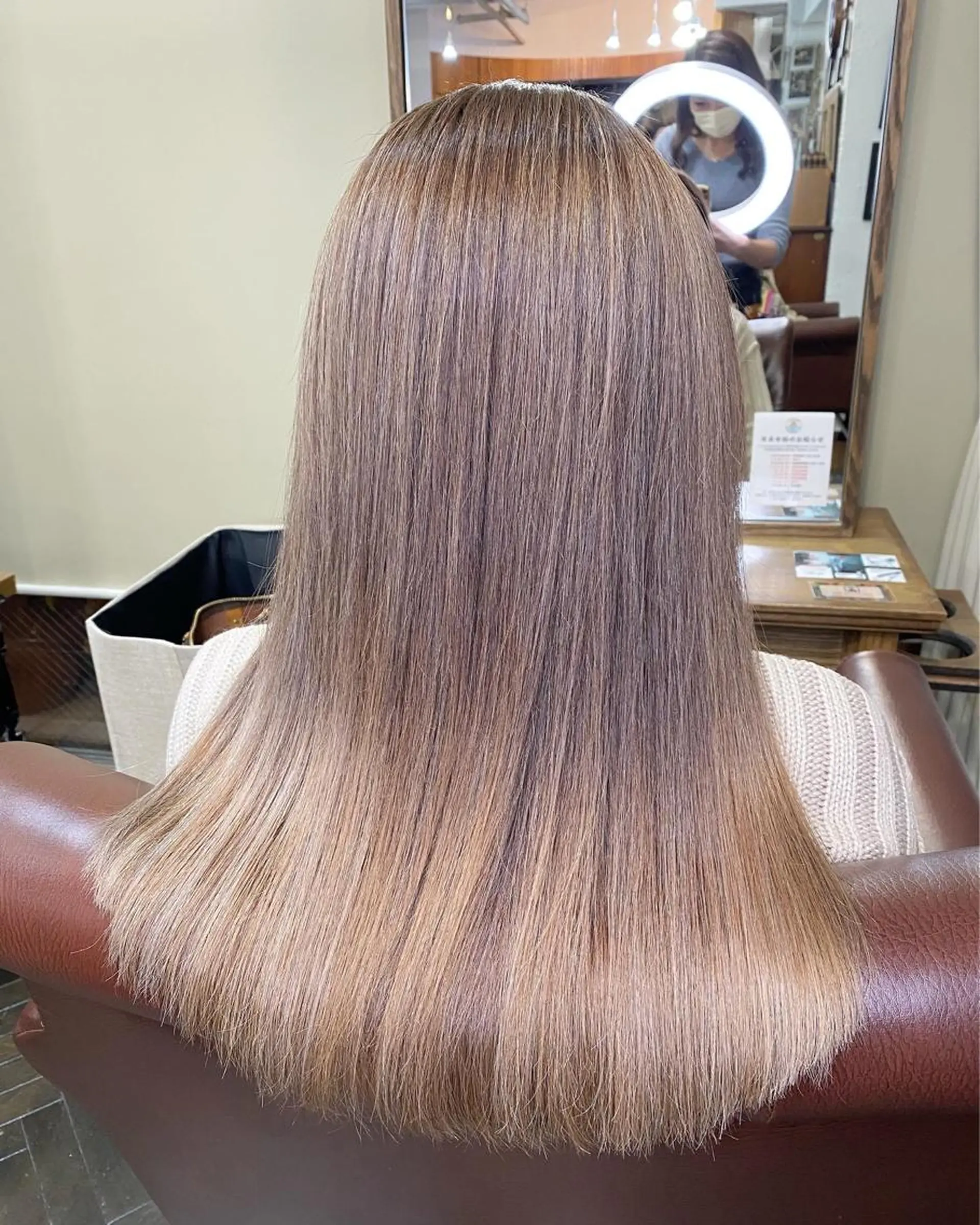 セミロング カラー ベージュカラー ブリーチ 透明感カラー ハイトーンカラー ミルクティーベージュ ヘアカラー トリートメント 💖ハイライト/ハイ トーン💖MIKIのヘアスタイル