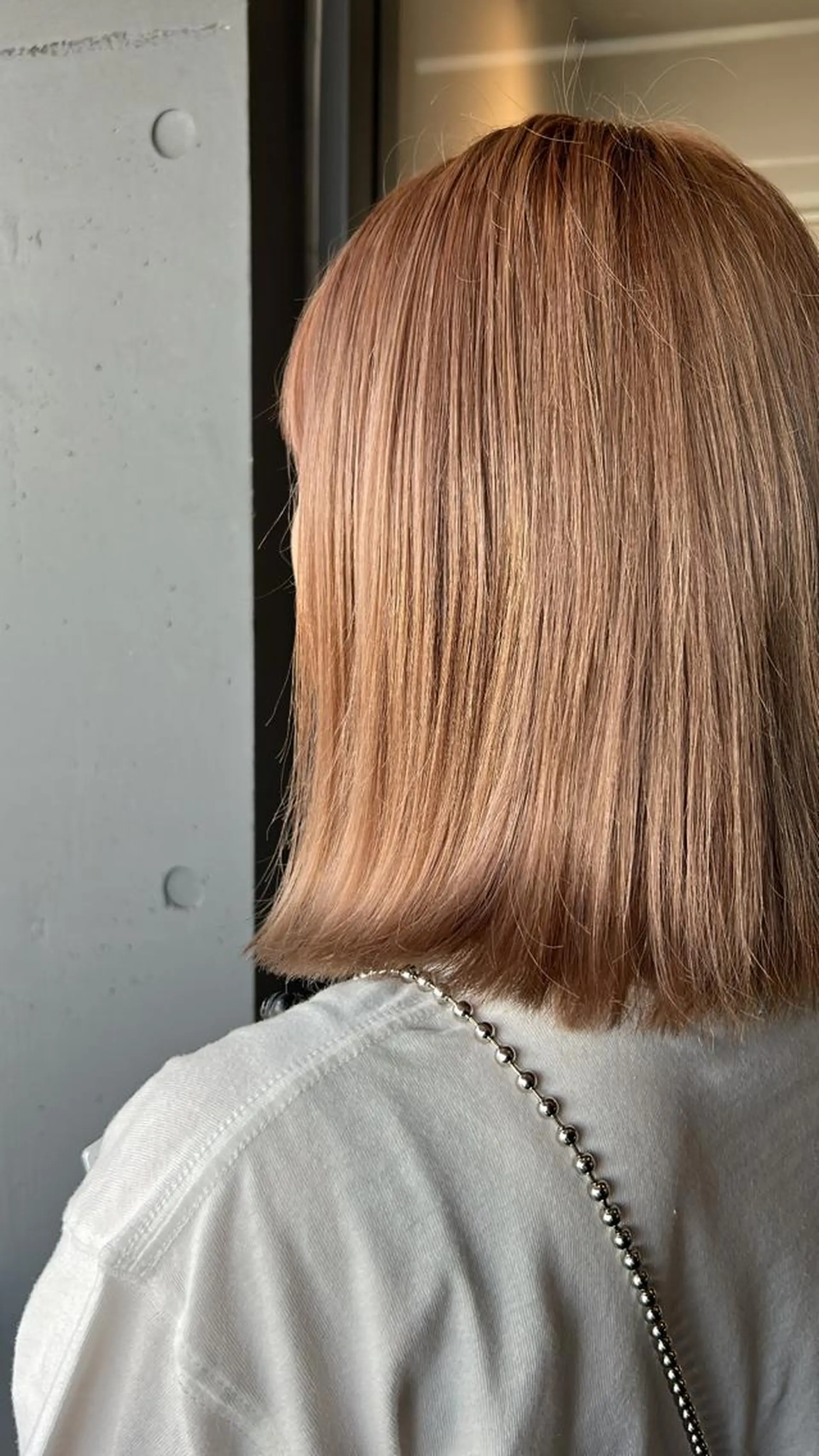 ミディアム カット ぱつっとボブ/Wカラ ー/ことこ🍒のヘアスタイル