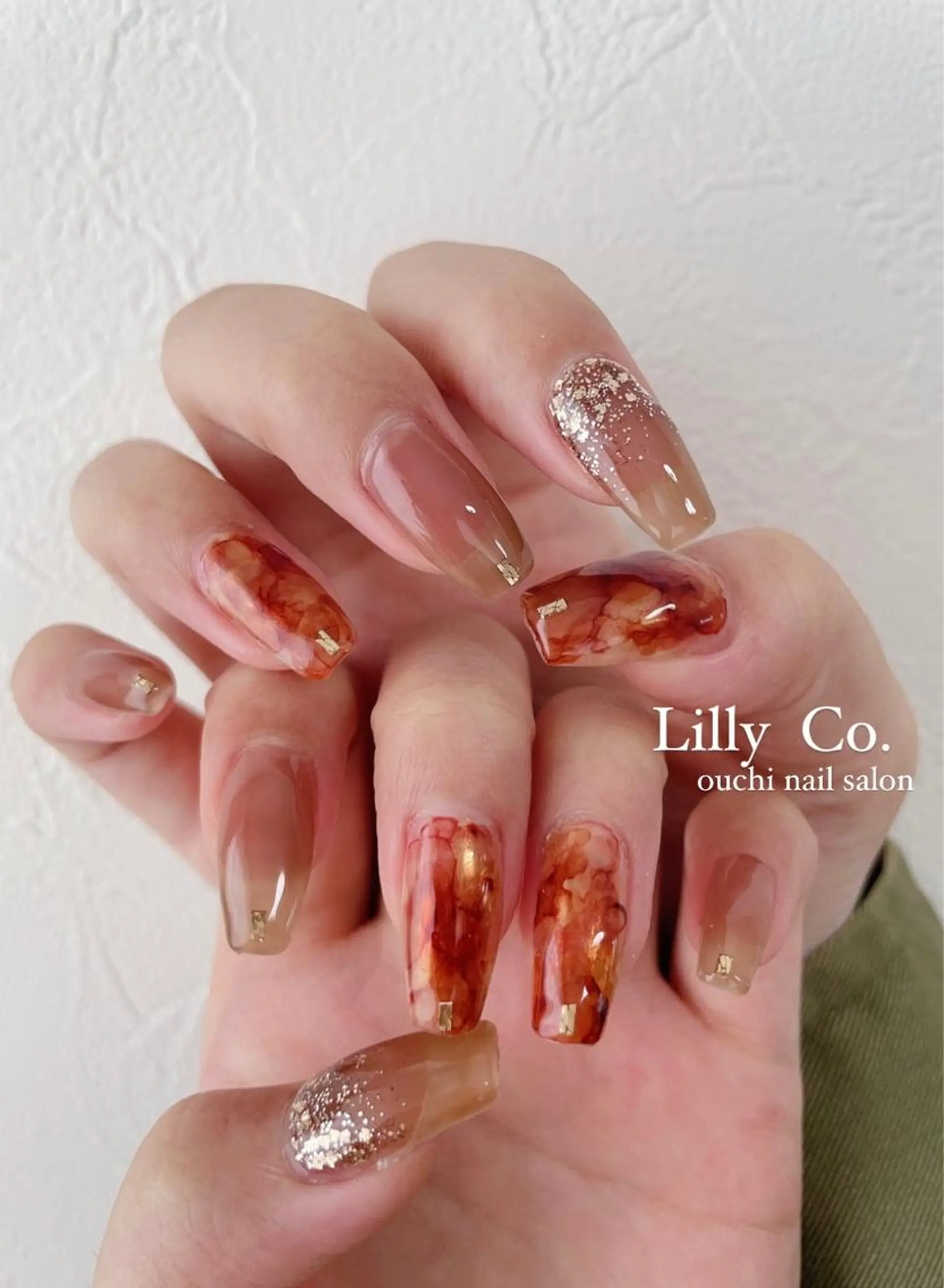 ネイル アートネイル ブラウン ハンドネイル ハンドケア Lilly Co.のネイルデザイン