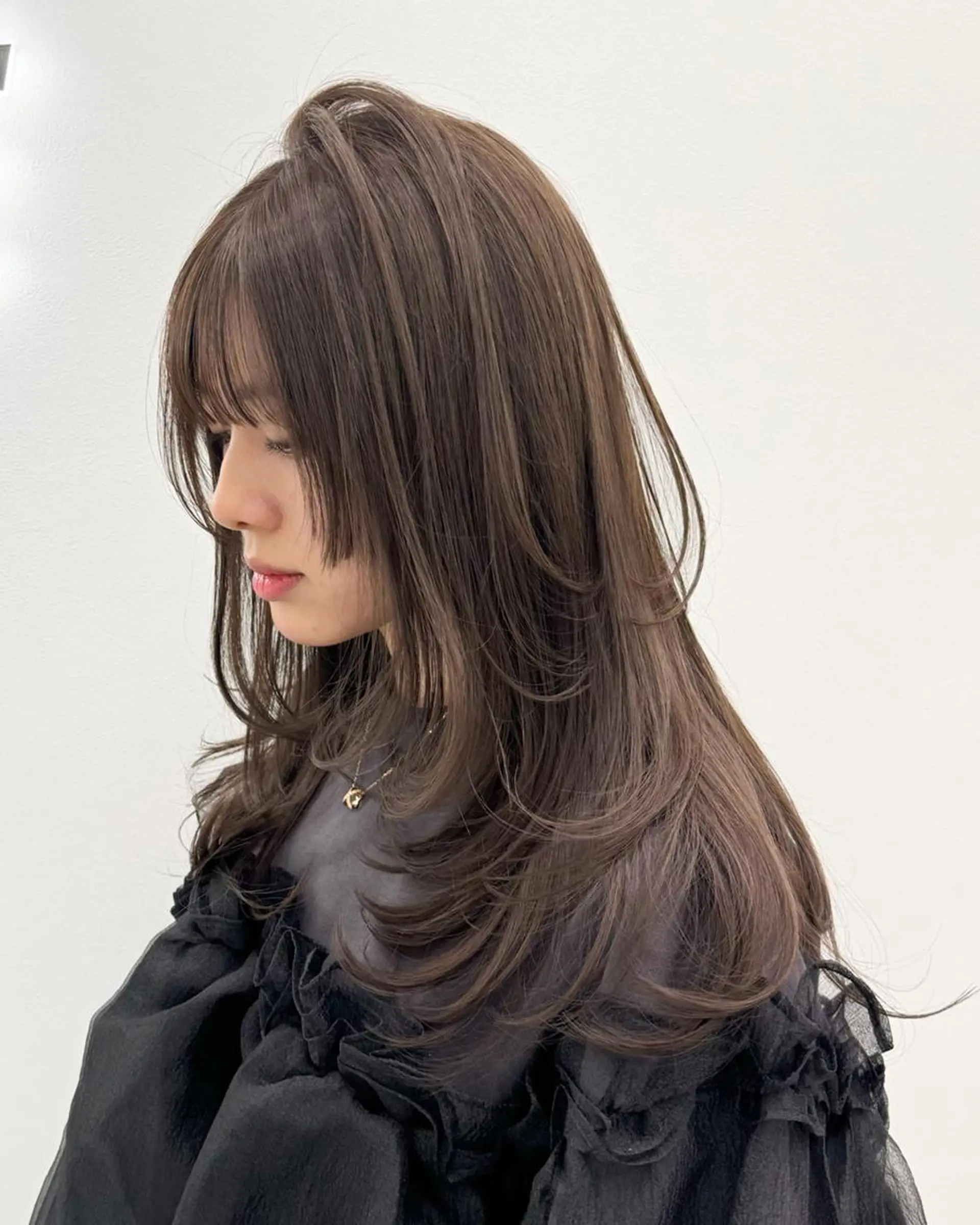 ロング カラー カット 韓国風🤍グレ ージュ🤍たくみのヘアスタイル