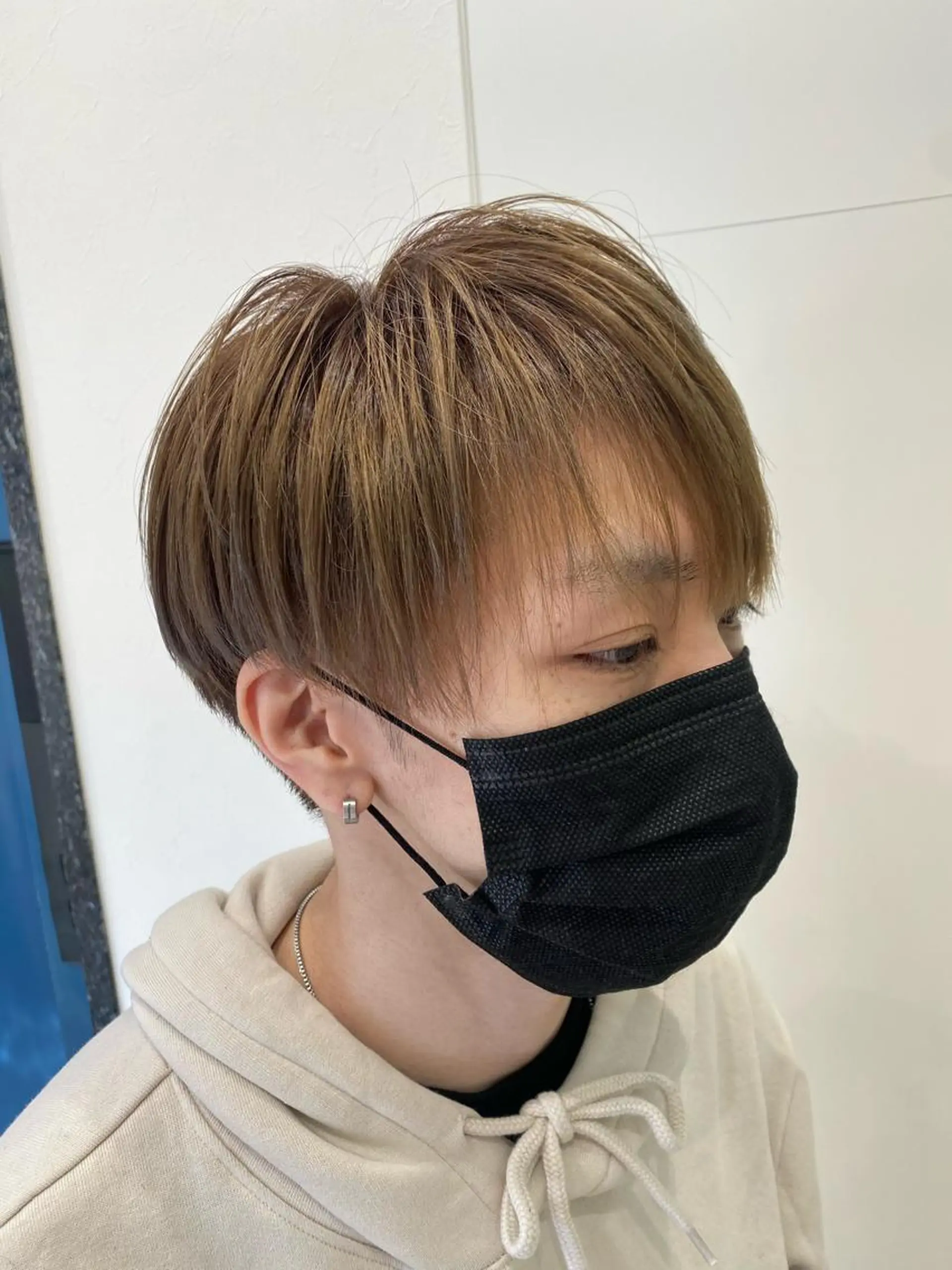 ショート カラー メンズ メンズハイトーン マッシュ ベージュカラー ハイトーンカラー hair Freak所属・佐藤 祥太のヘアスタイル