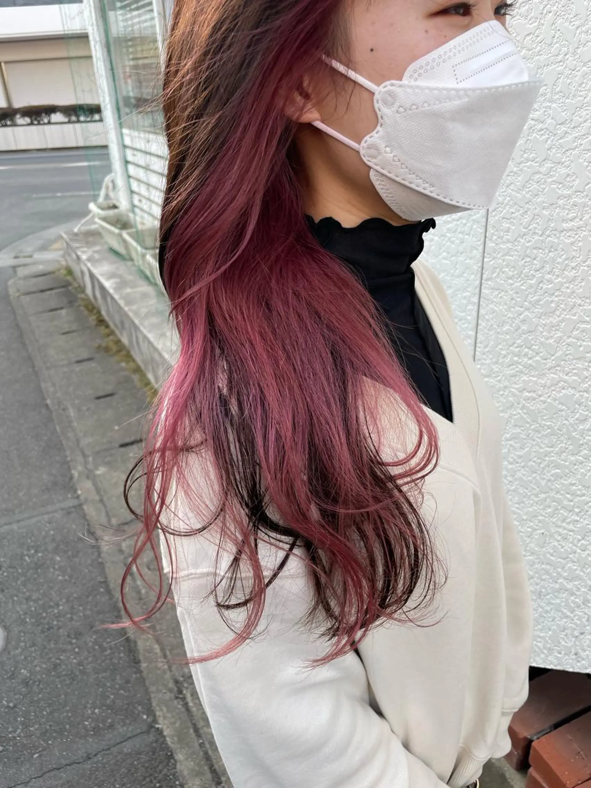 セミロング カラー ブリーチ ケアブリーチ ダブルカラー インナーカラー ピンクカラー インナーカラー/推し ウルフ/アニメカラーのヘアスタイル