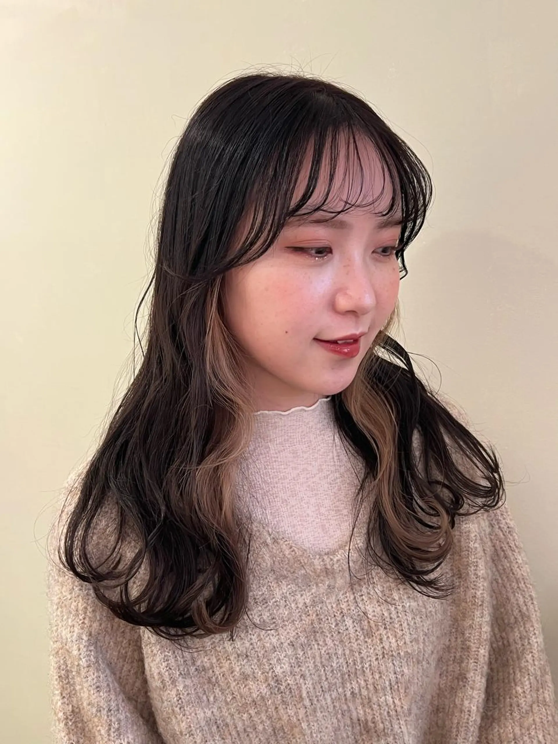 セミロング カラー ベージュカラー イヤリングカラー ヘアカラー トリートメント 石野 友唯のヘアスタイル
