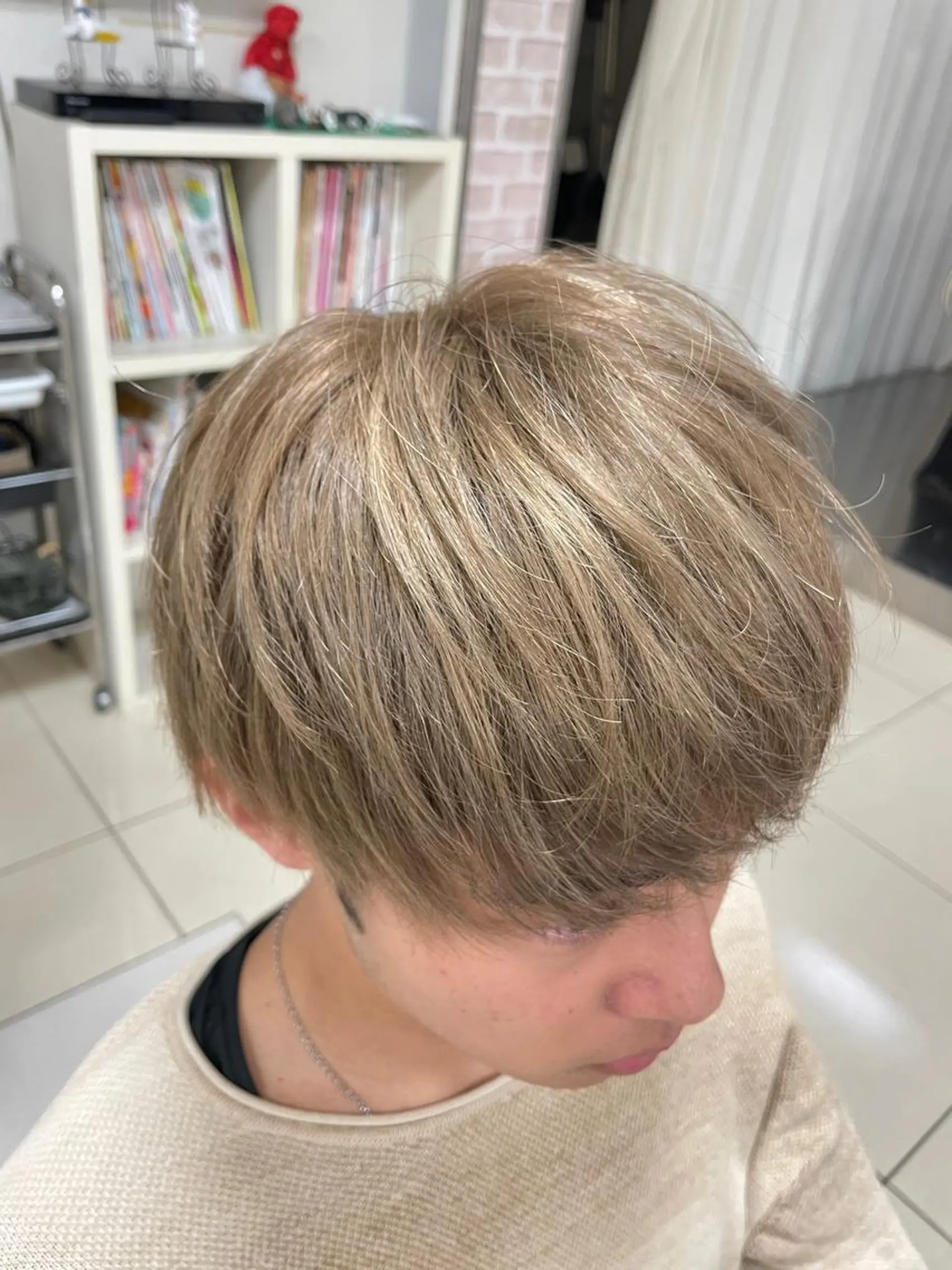 メンズ メンズバレイヤージュ メンズブリーチ メンズハイライト メンズハイトーン 【髪風船】上大岡店所属・齋藤 尋真のヘアスタイル