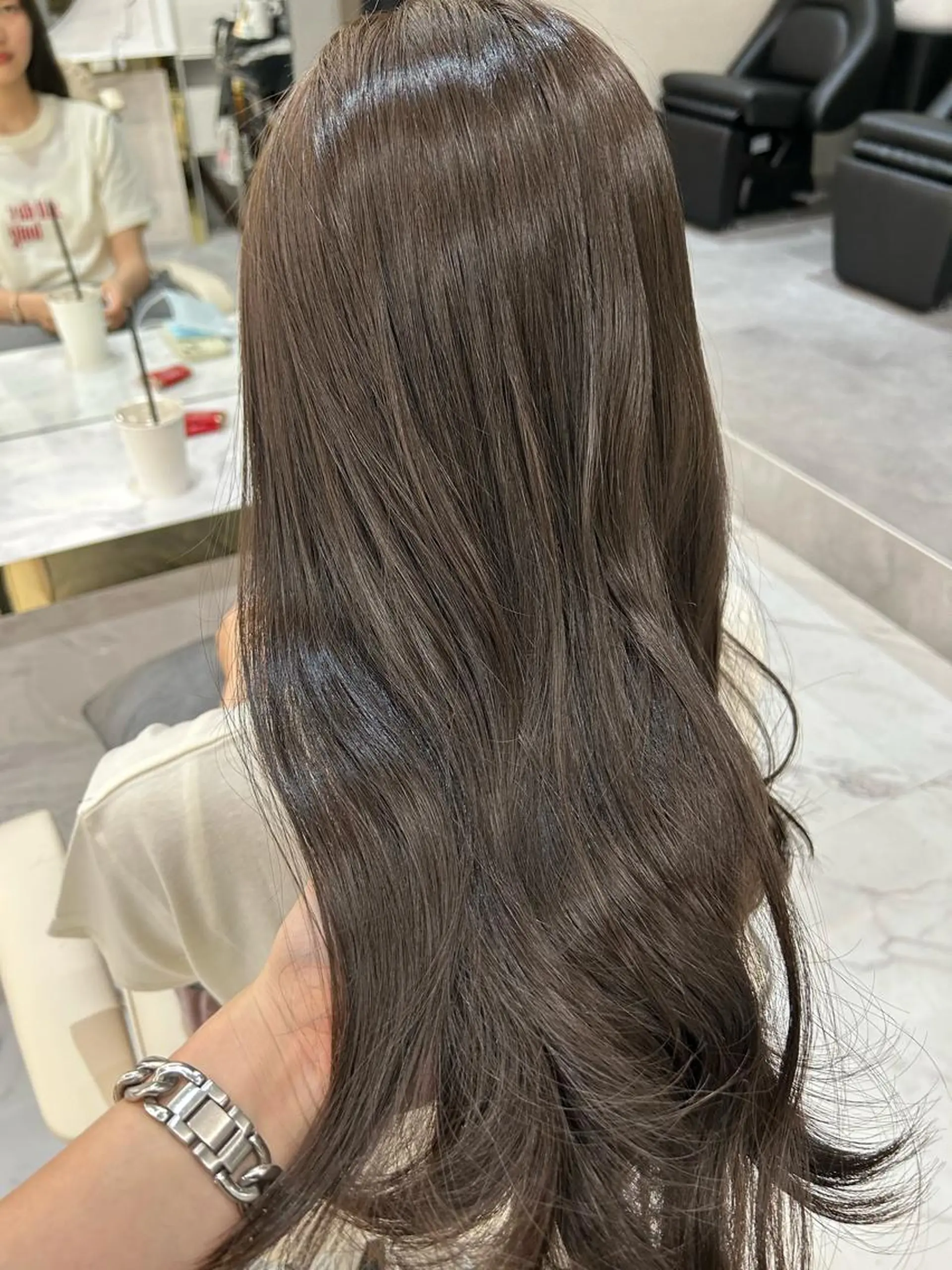 セミロング 髪質改善カラー 🫧川井麻由のヘアスタイル