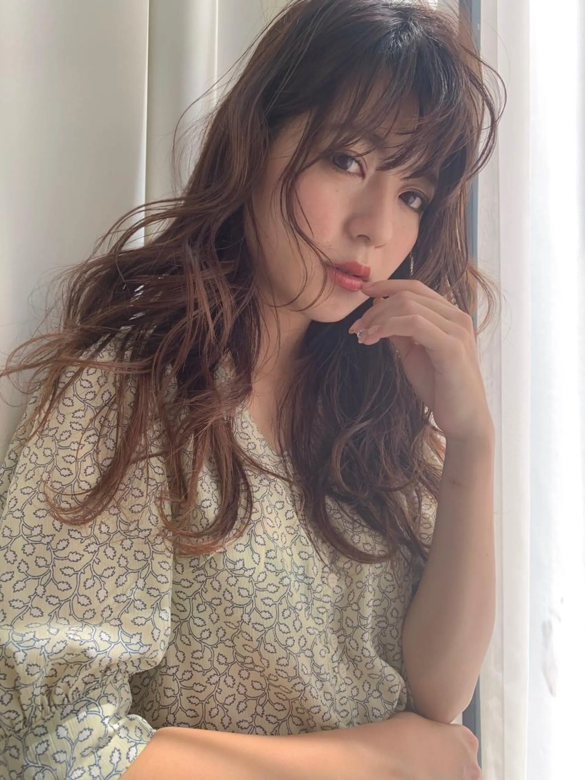 ロング カット ヘアカラー トリートメント a .のヘアスタイル