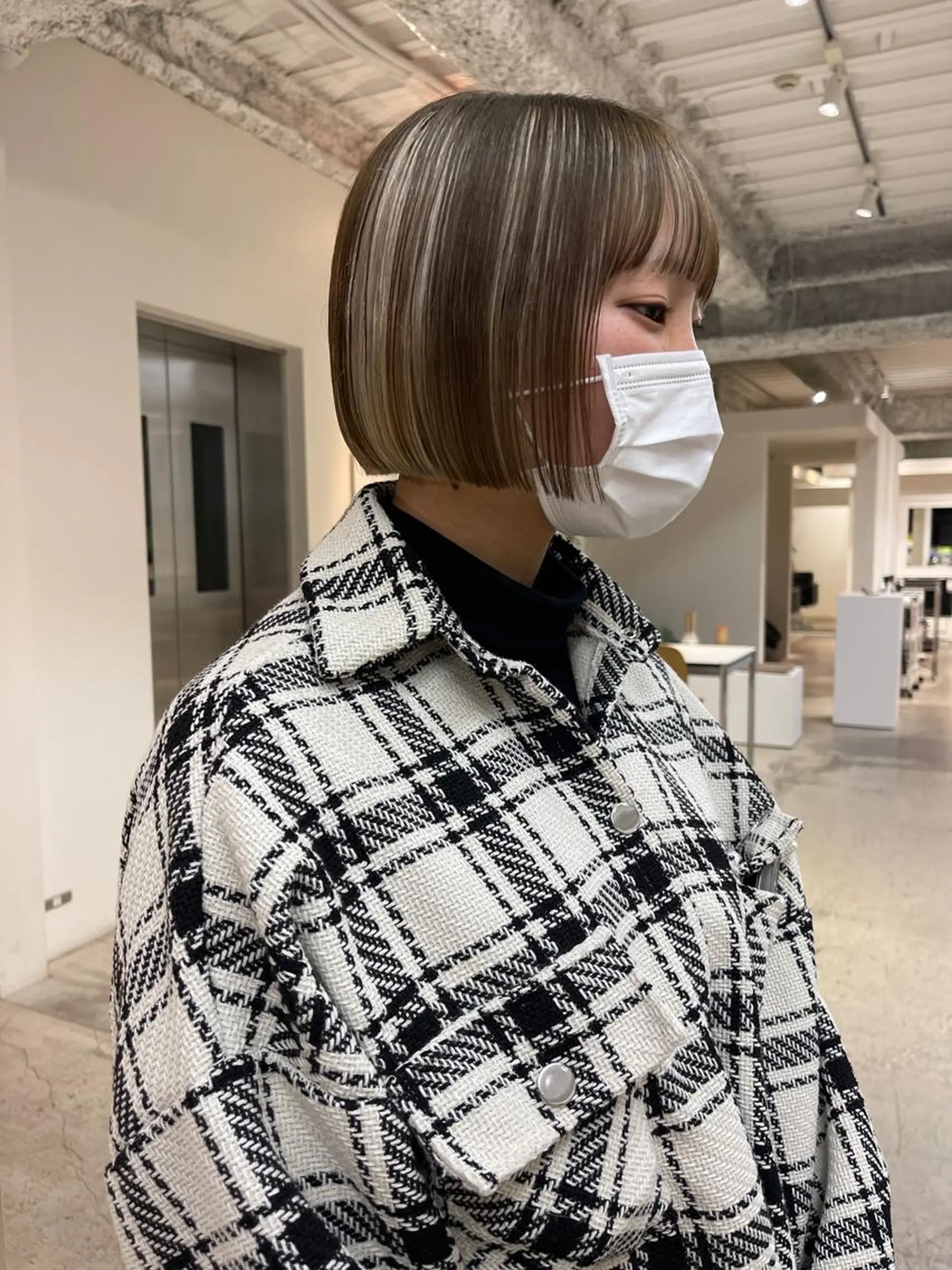 ショート カット ヘアカラー トリートメント oma 袮次金 鈴香のヘアスタイル