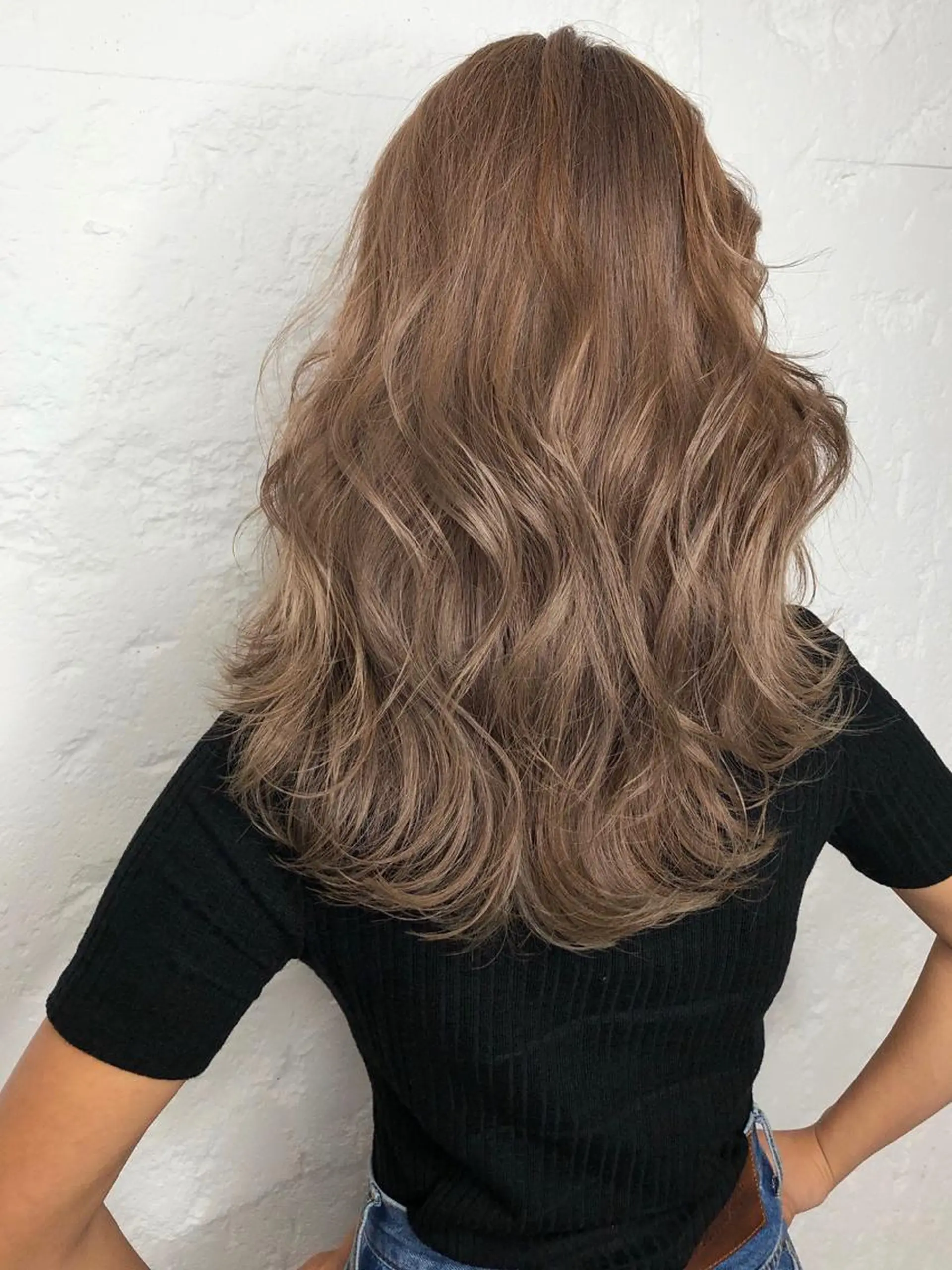 ミディアム カラー ベージュカラー レイヤーカット BLend 渋谷のヘアスタイル