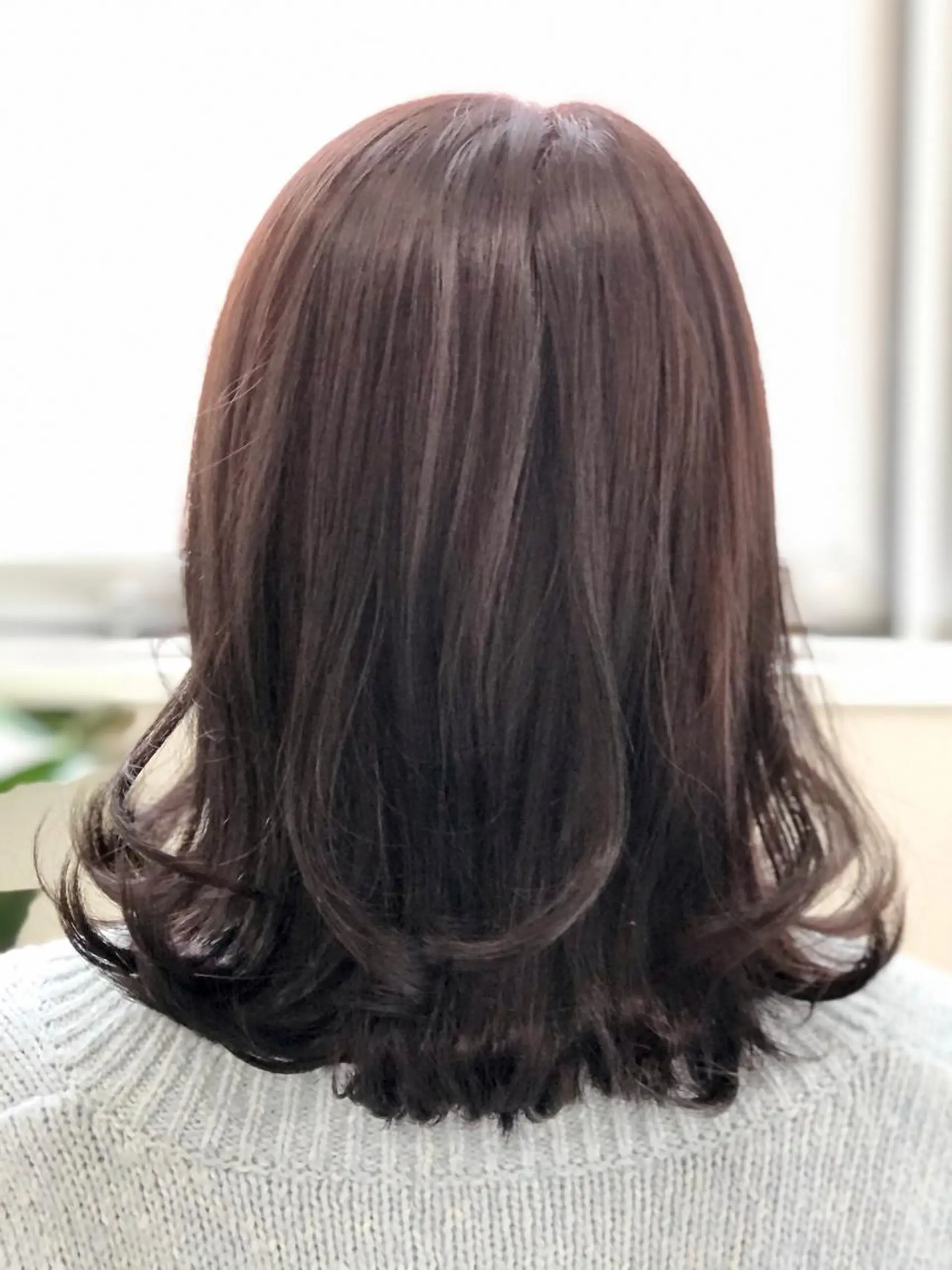 ミディアム 外ハネヘア ヘアカラー トリートメント H by Real meのヘアスタイル