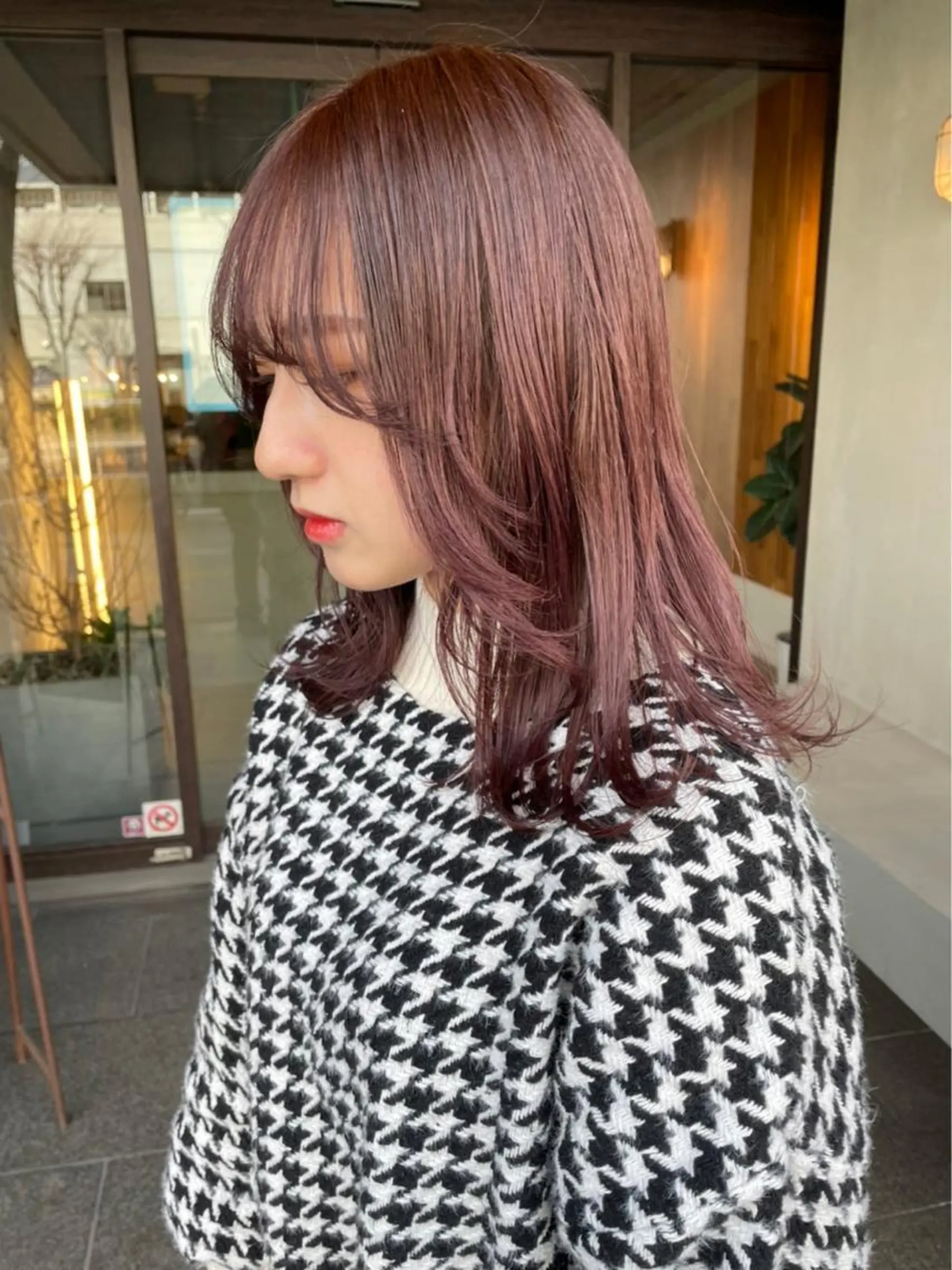 ミディアム カラー ブラウンカラー ピンクカラー ピンクブラウン カット ヘアカラー 福崎 真奈のヘアスタイル