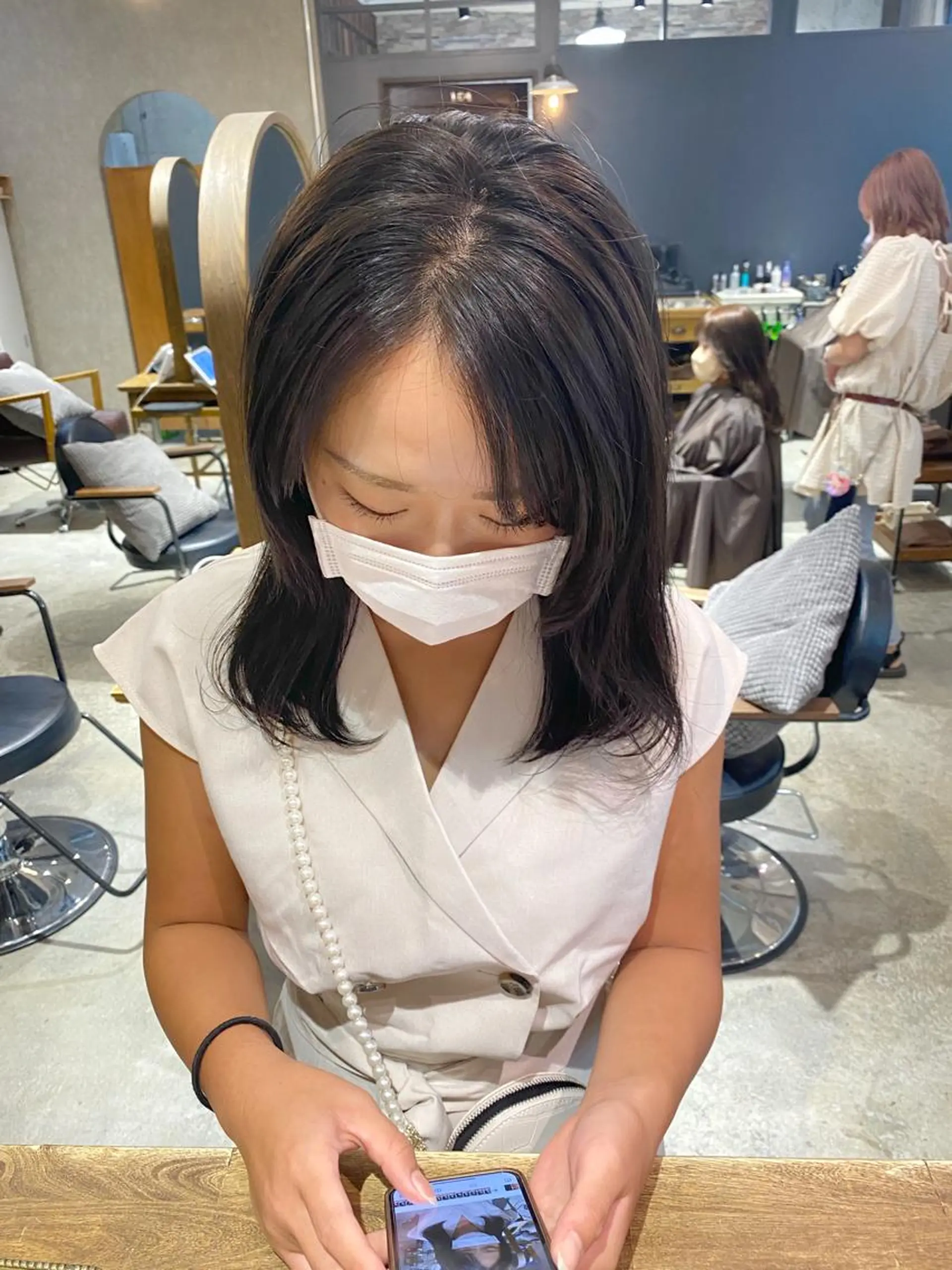 ミディアム カラー ブリーチ カット ヘアカラー 透明感カラー 🩰asumiのヘアスタイル