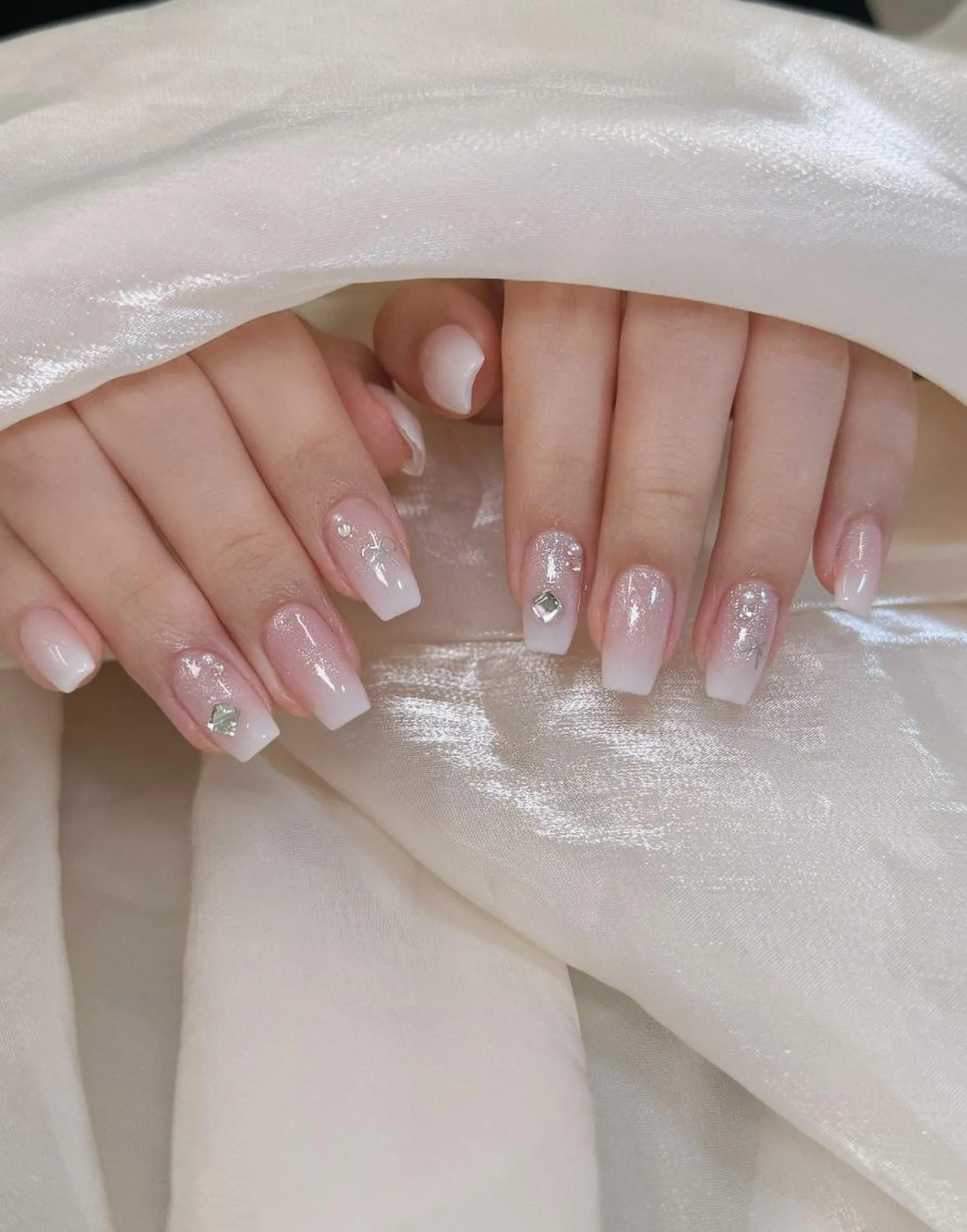 ネイル ハンドネイル RAFFINE ヒョウ🦋🩵のネイルデザイン