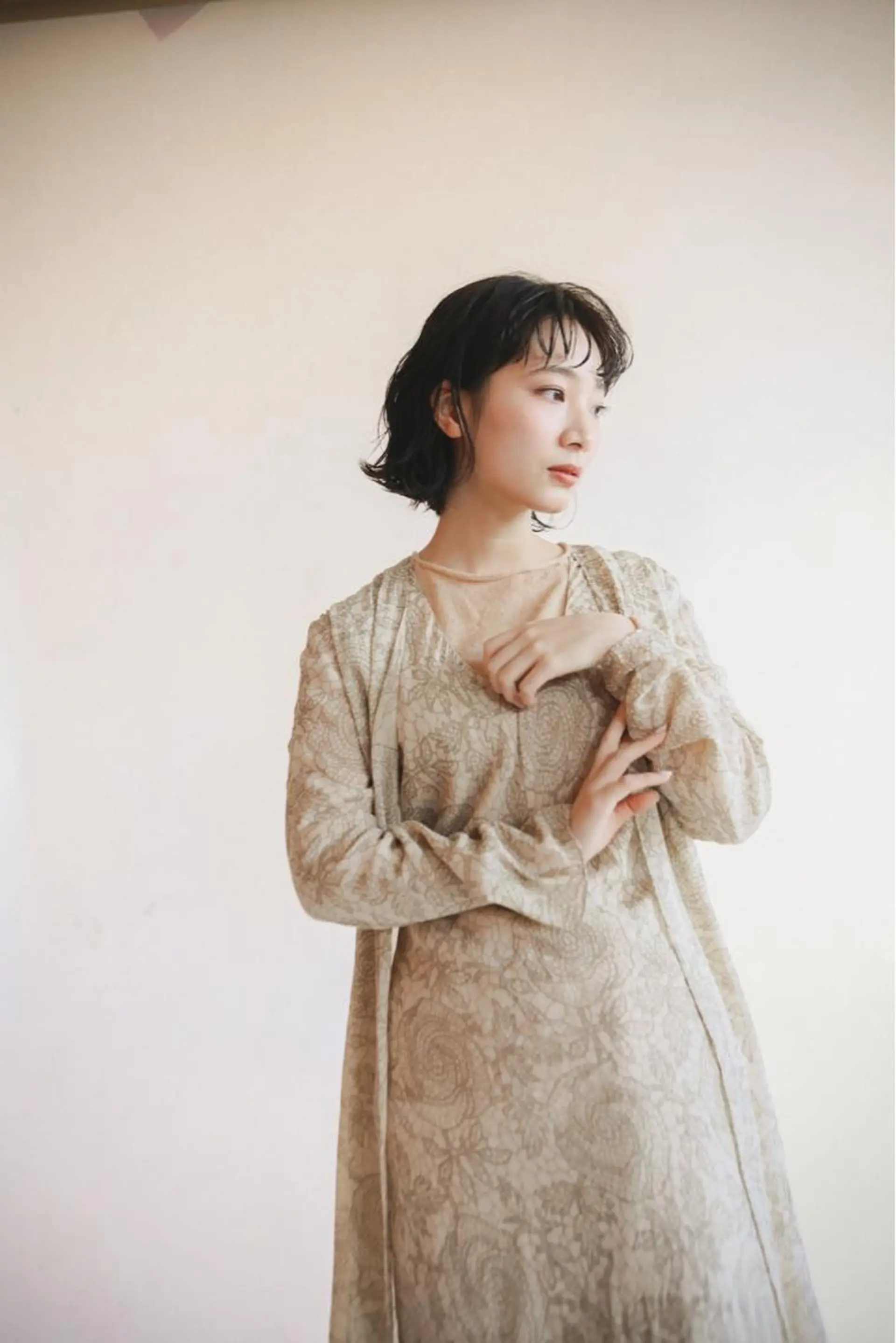 ショート カラー ベージュカラー ブリーチ ケアブリーチ グレージュ ハイライトカラー DADACUBIC 齋藤　樹のヘアスタイル