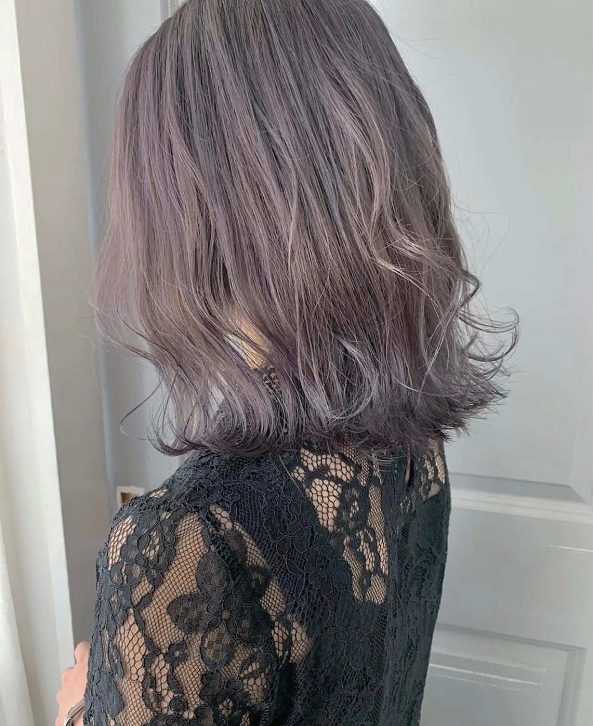 ミディアム カラー ヘアアレンジ グレージュ ラベンダーカラー ラベンダーグレージュ ラベンダーグレー 古賀 侑磨のヘアスタイル