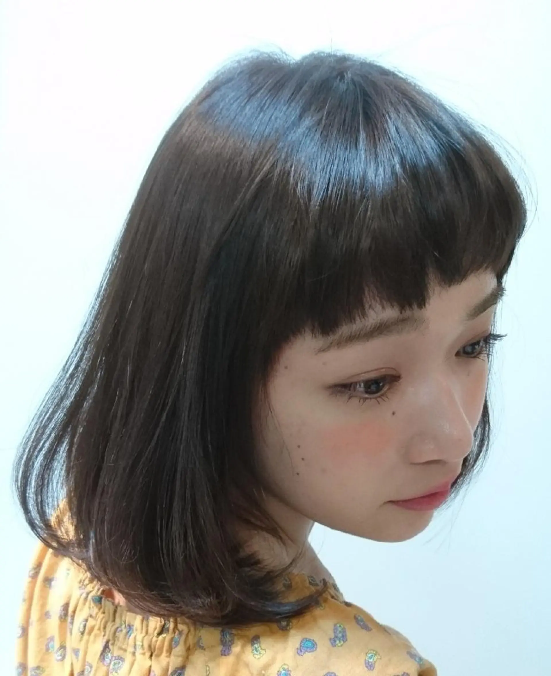 ショート ボブ オン眉 カット ヘアカラー YASUHIRO グレージュ/メンズのヘアスタイル