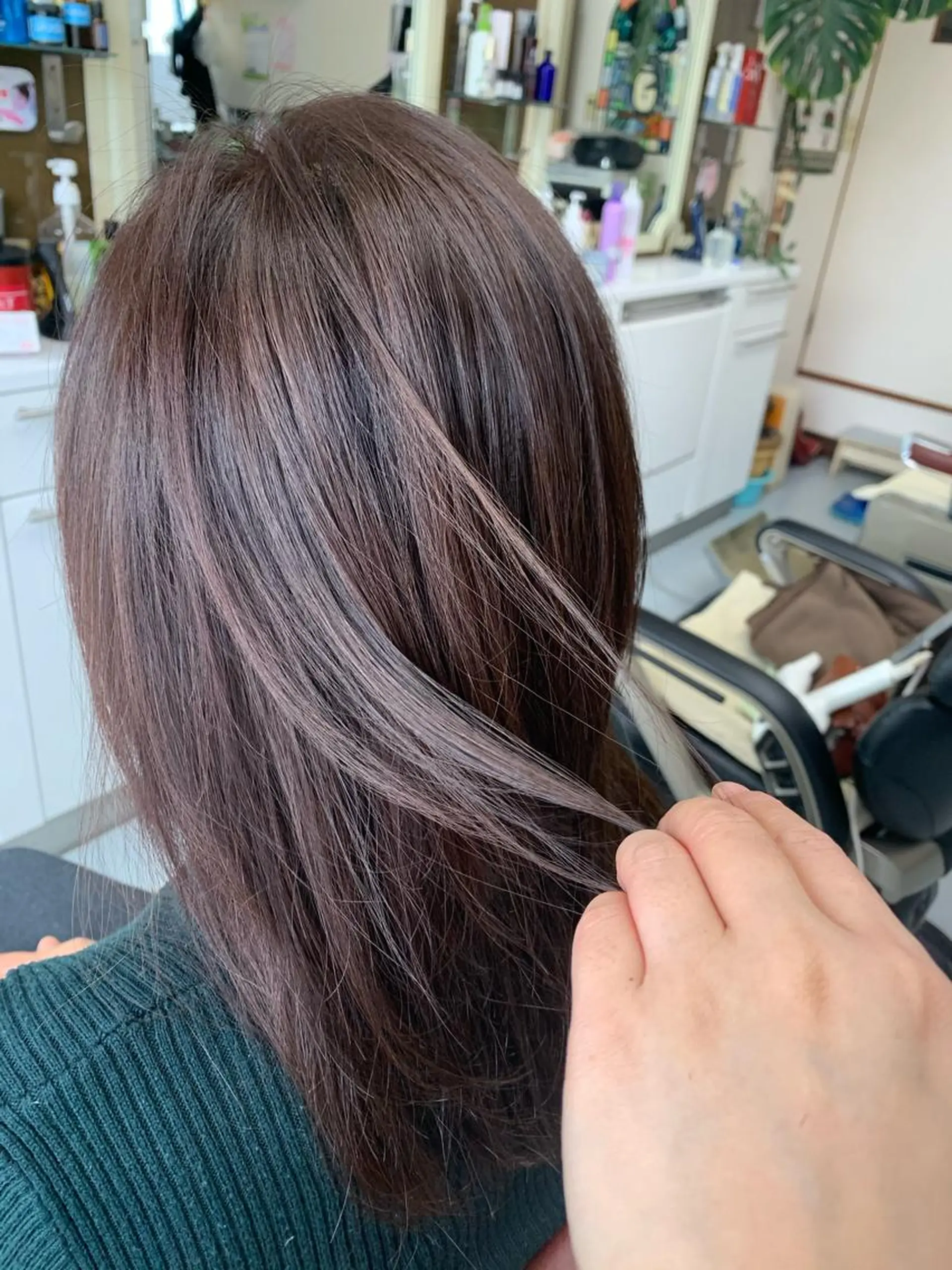 セミロング カラー ブラウンカラー ナチュラルブラウン レイヤーカット カット ヘアカラー ストウ ナナエのヘアスタイル