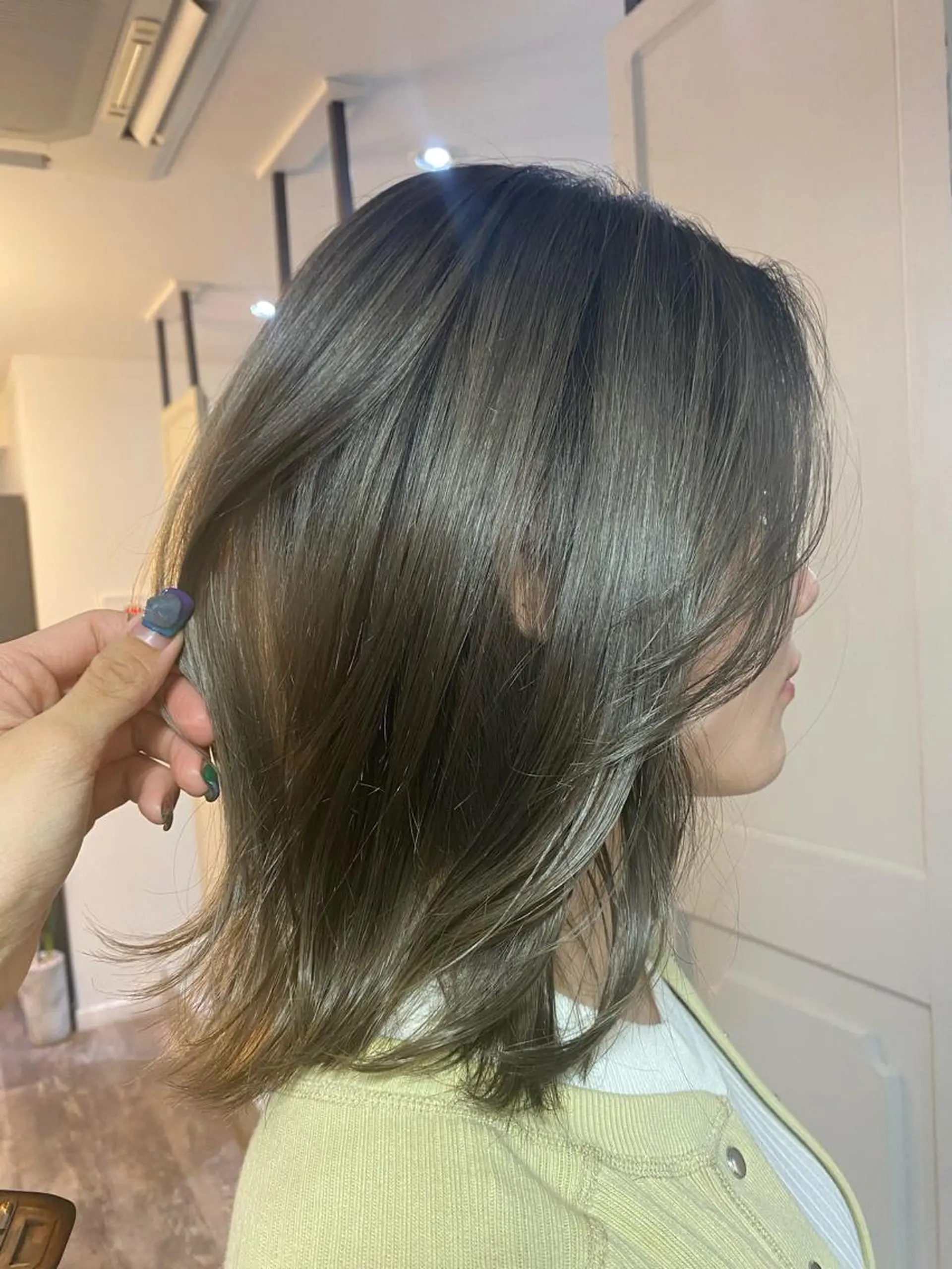 ミディアム カラー カット ヘアカラー 梅田ハイトーン チダ ヒナノのヘアスタイル
