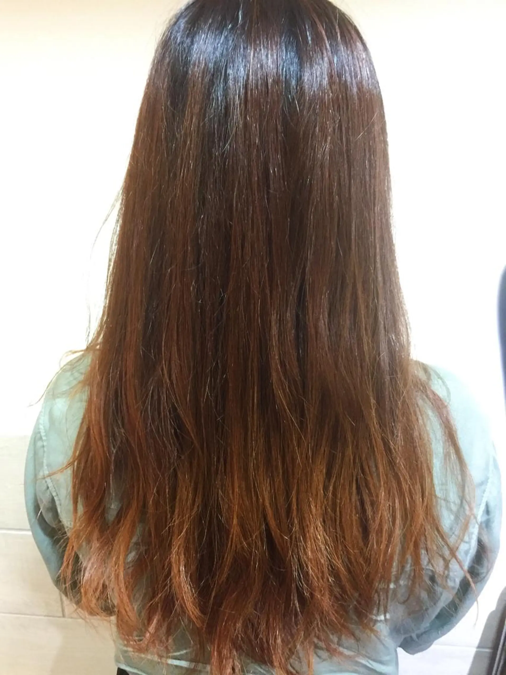 ロング カラー パーマ ブリーチ グラデーションカラー ブリーチなしカラー 可愛いを作る神 ナオヒロのヘアスタイル