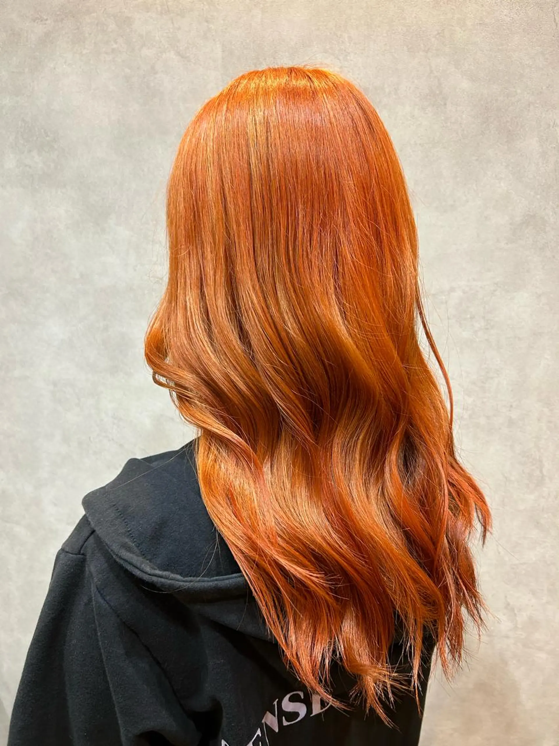 ロング カラー ブリーチ オレンジ ヘアカラー トリートメント silk🕯 hikaruのヘアスタイル