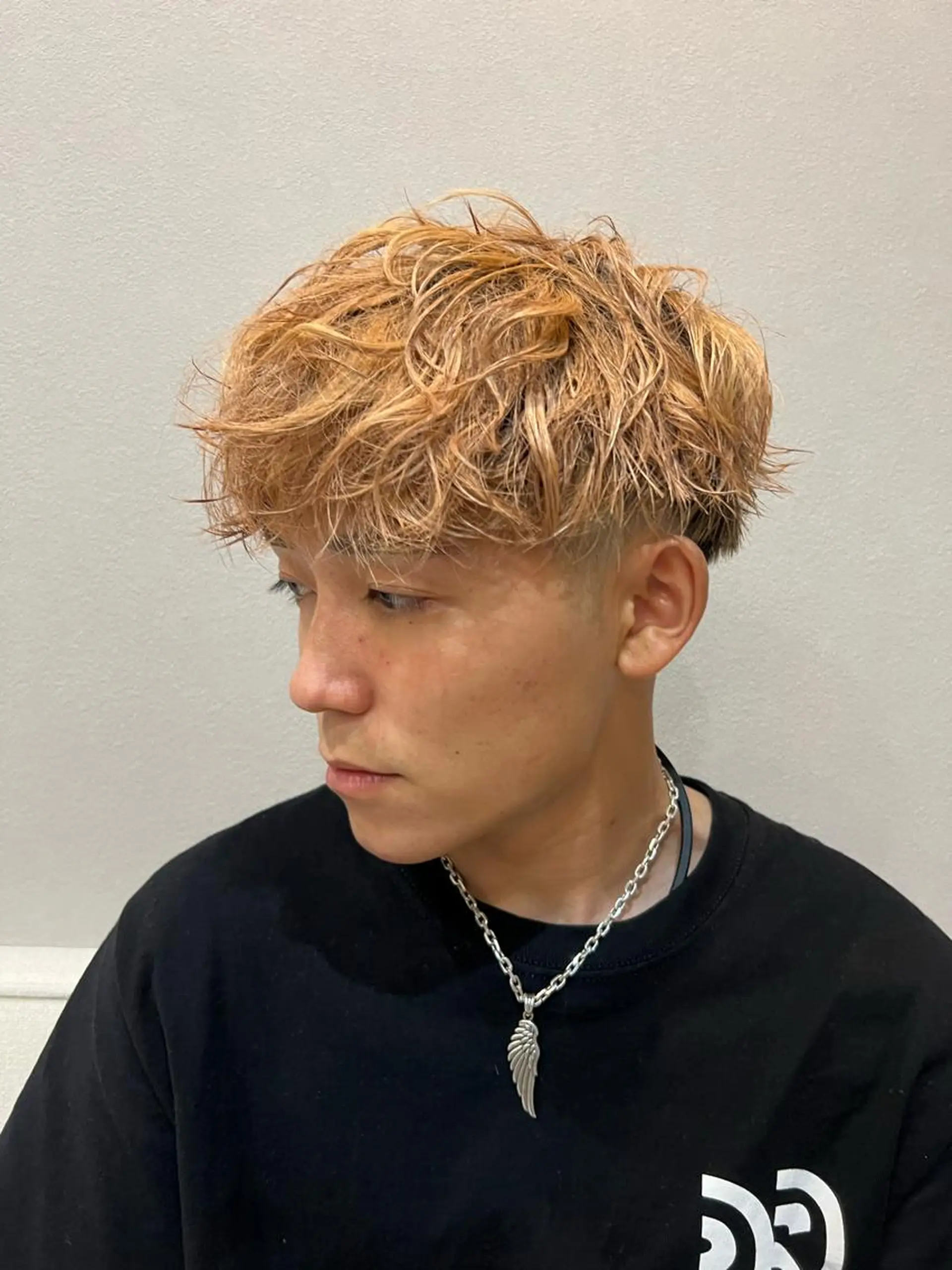 ショート カラー パーマ メンズ メンズハイトーン ハイトーンカラー SHION men's permのヘアスタイル