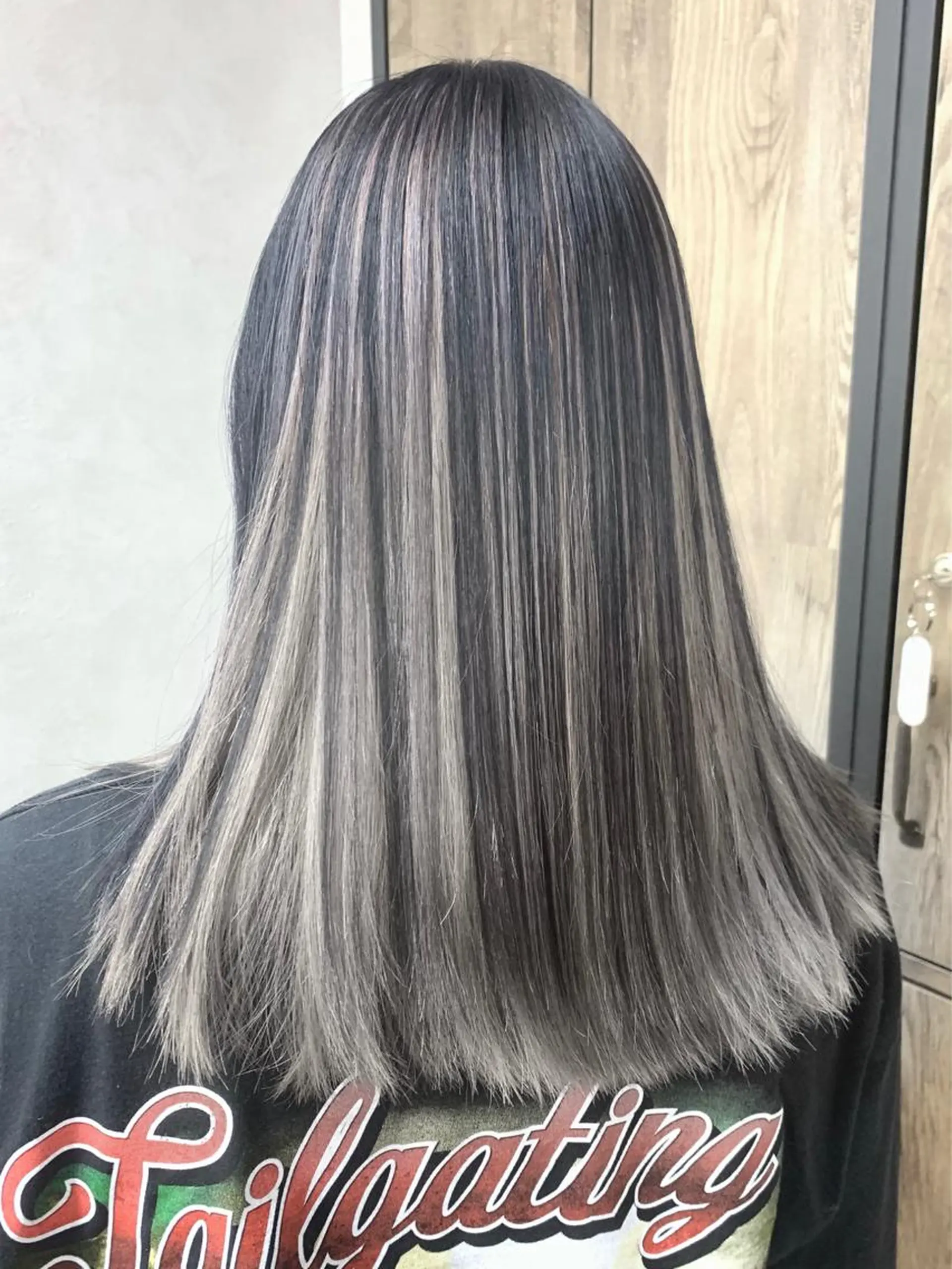 セミロング カラー バレイヤージュ ブリーチ ケアブリーチ ダブルカラー イヤリングカラー カット ヘアカラー 🌷かわばた めい🌷のヘアスタイル