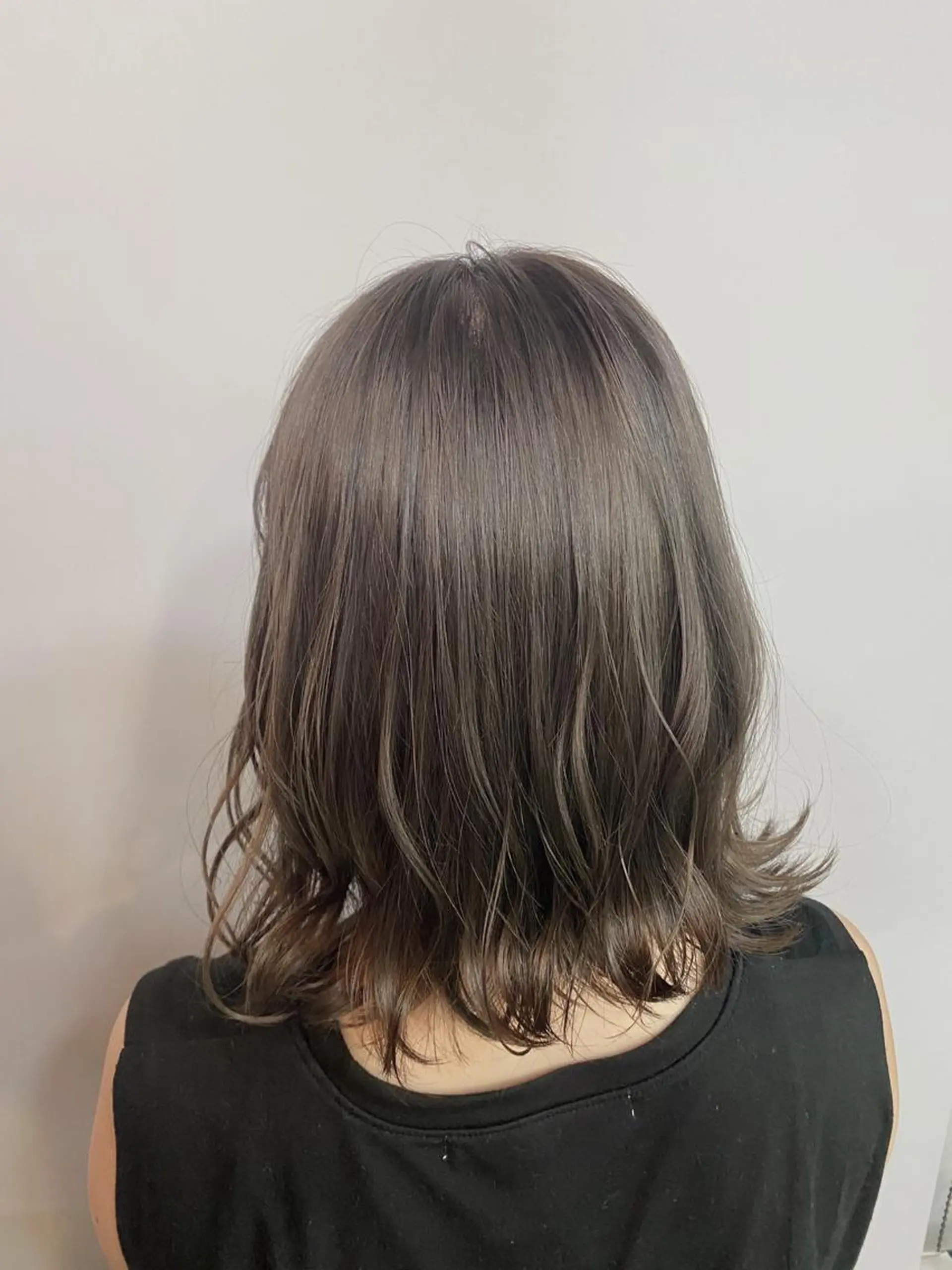 ミディアム カラー パーマ ヘアアレンジ 切りっぱなしボブ グレージュ ミント ボブ インナーカラー 代表　南一路のヘアスタイル