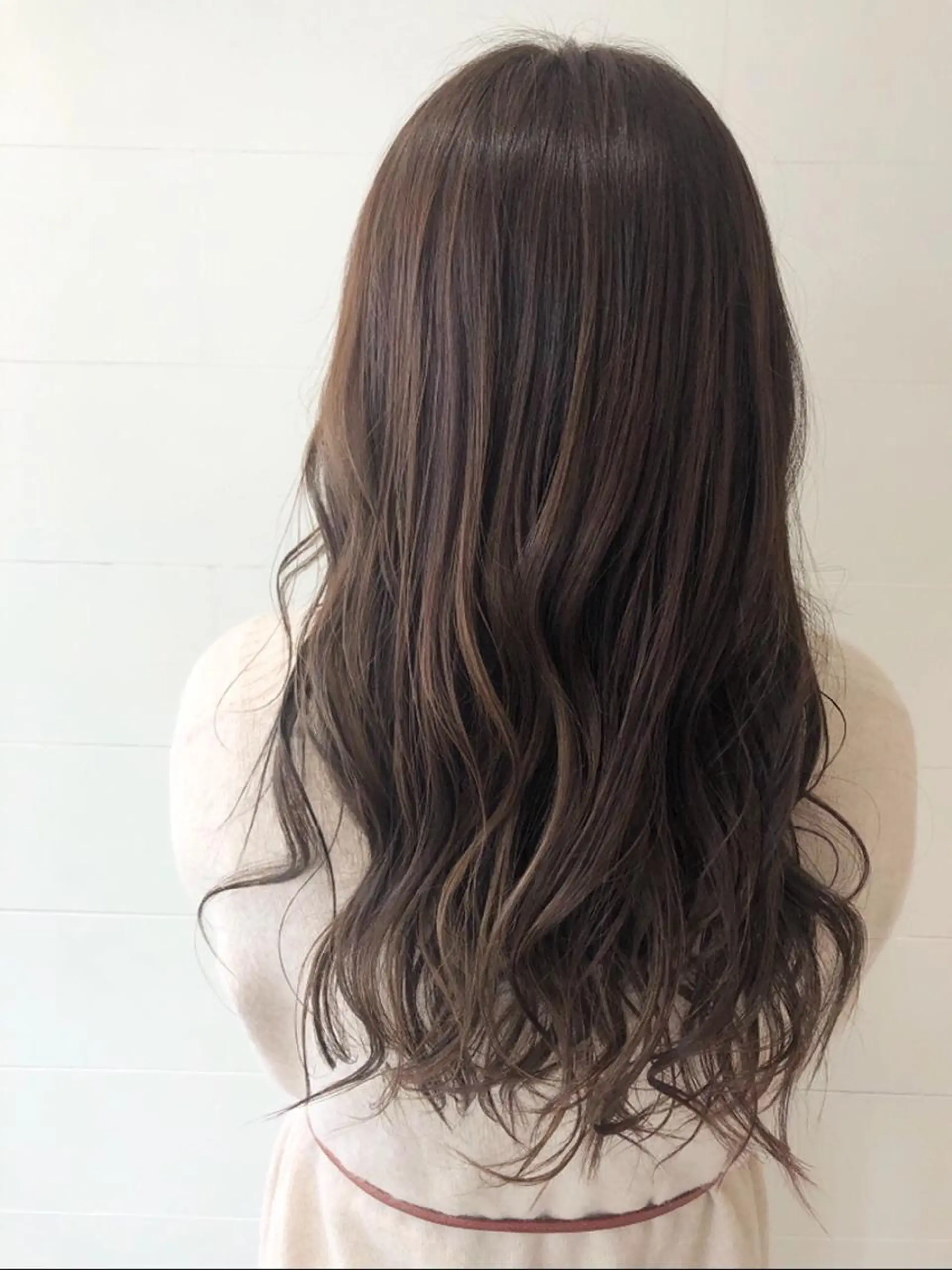 ロング esse大阪茶屋町店所属・レイヤーカット 新井田陽寿のヘアスタイル