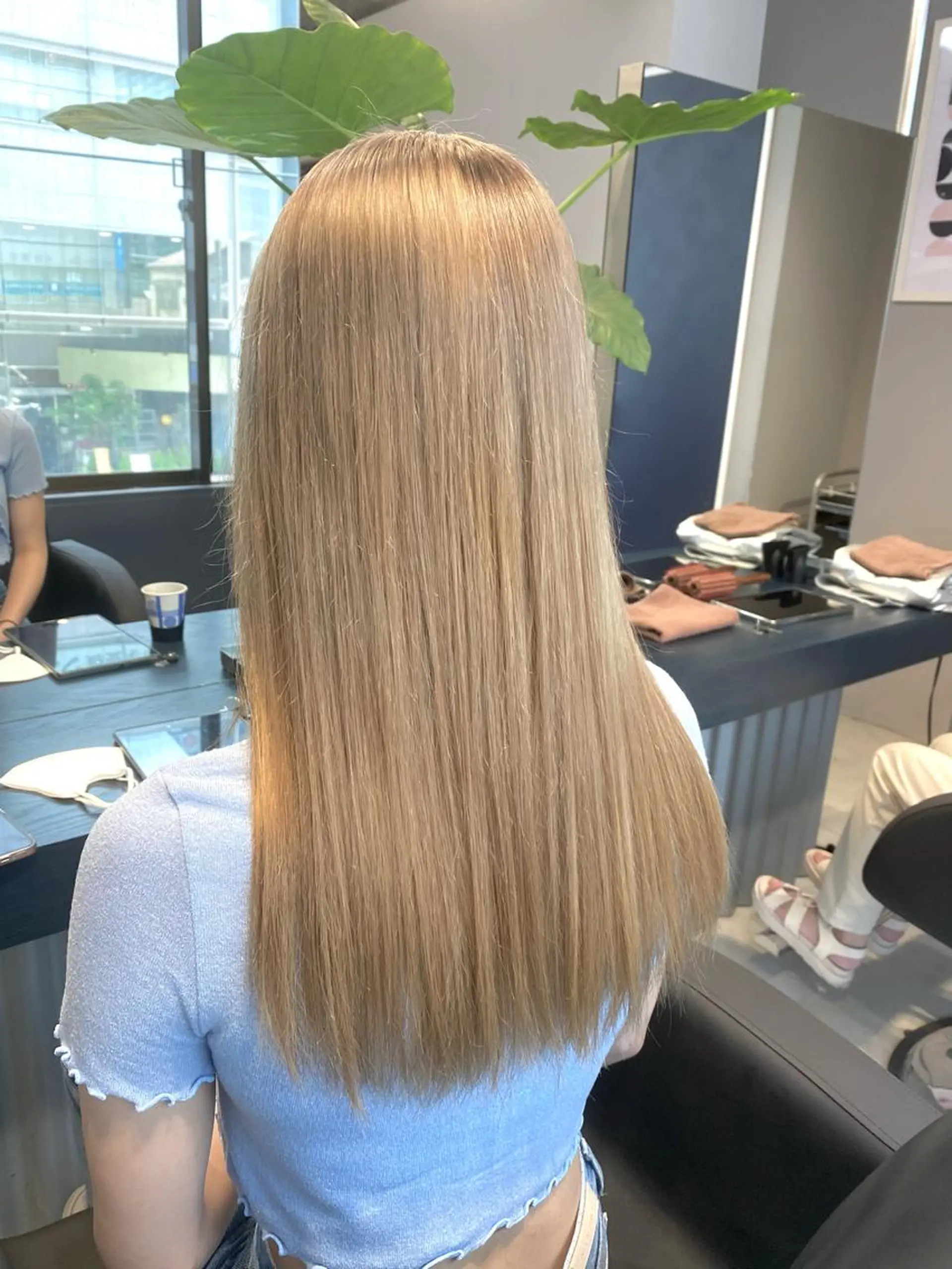 セミロング カラー バレイヤージュ ブリーチ 透明感カラー デザインカラー ダブルカラー カット ヘアカラー トリートメント 💖ハイライト/ハイ トーン💖MIKIのヘアスタイル