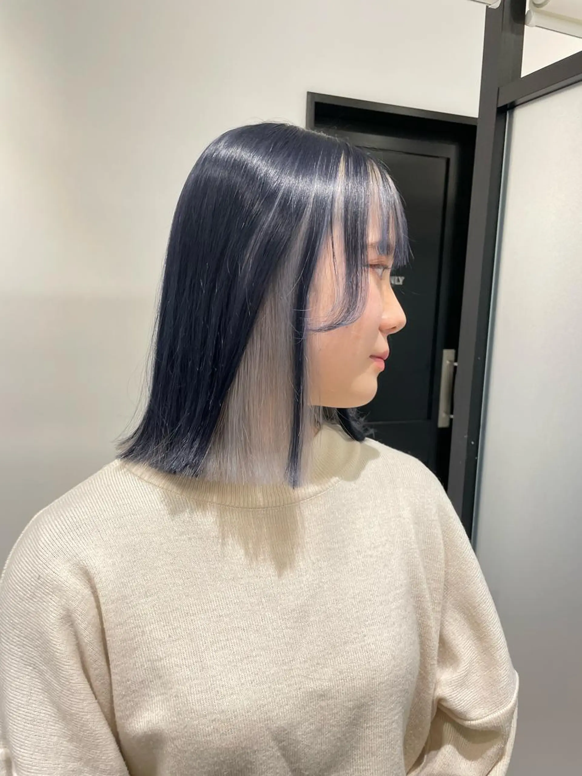 ショート カラー インナーカラー ネイビーカラー シルバー ボブ カット ヘアカラー トリートメント ヘアセット メンズ特化 パーマ/オザワのヘアスタイル