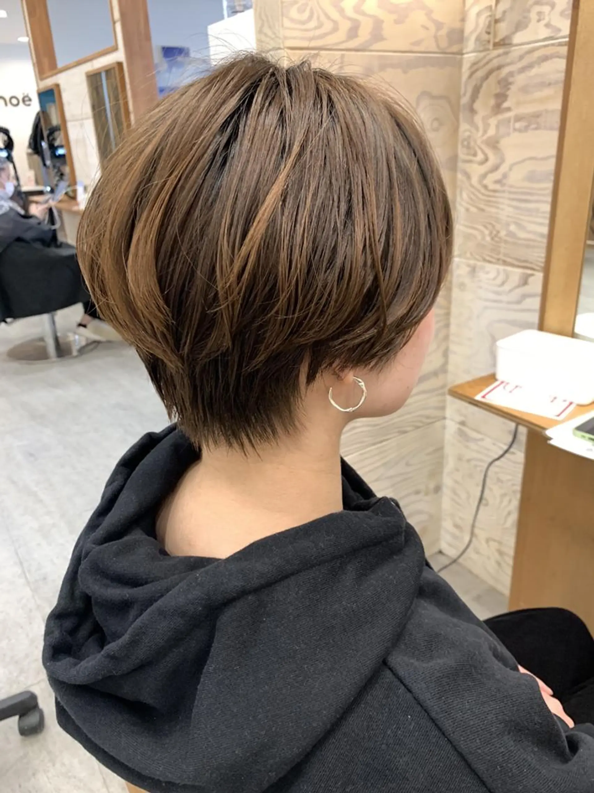 ショート カラー ベージュカラー 透明感カラー 伊津 綾理彩のヘアスタイル
