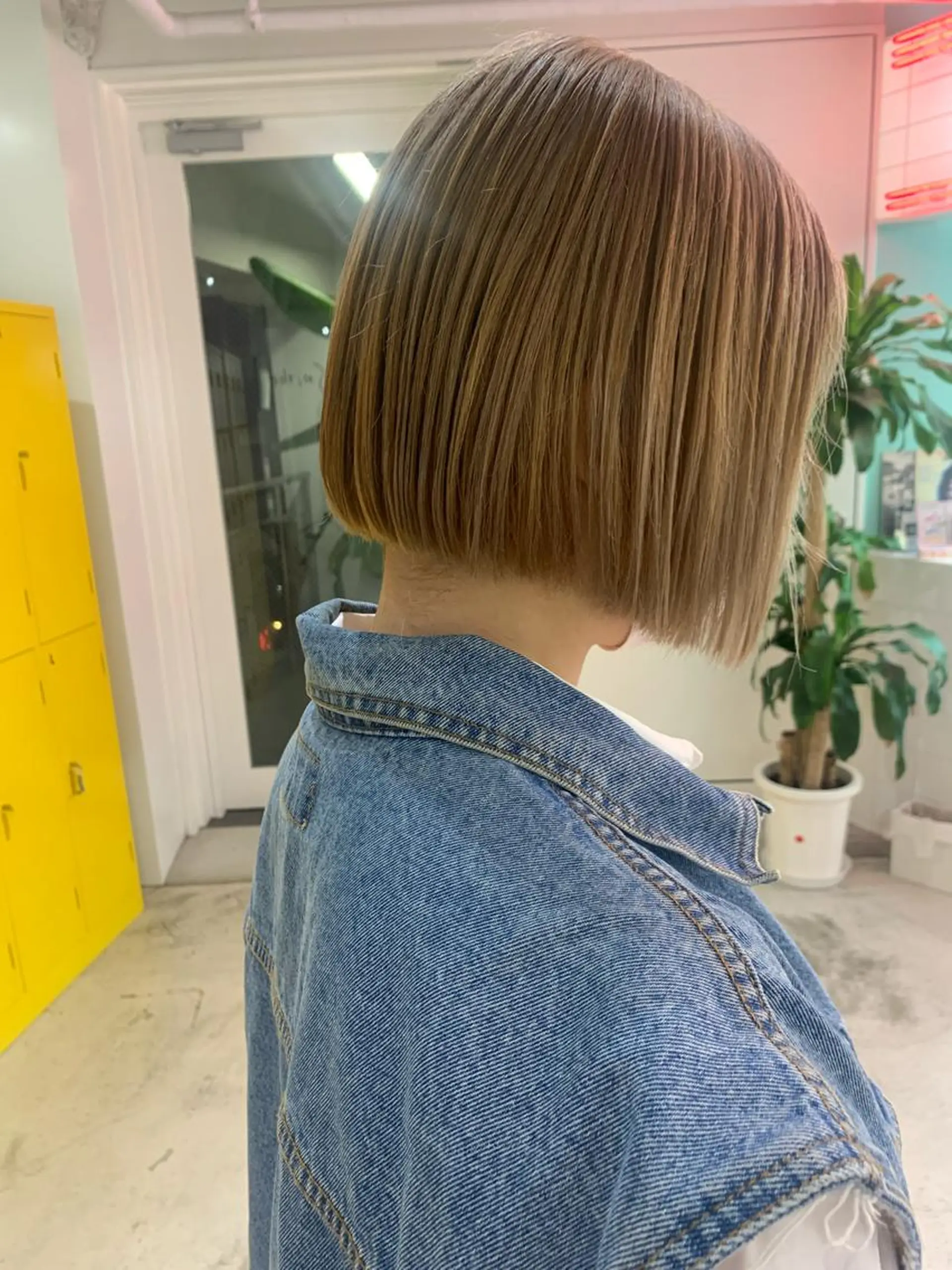 ショート カット ヘアカラー 🧨ブリーチー×ボブ レイヤー💎じゅえるのヘアスタイル
