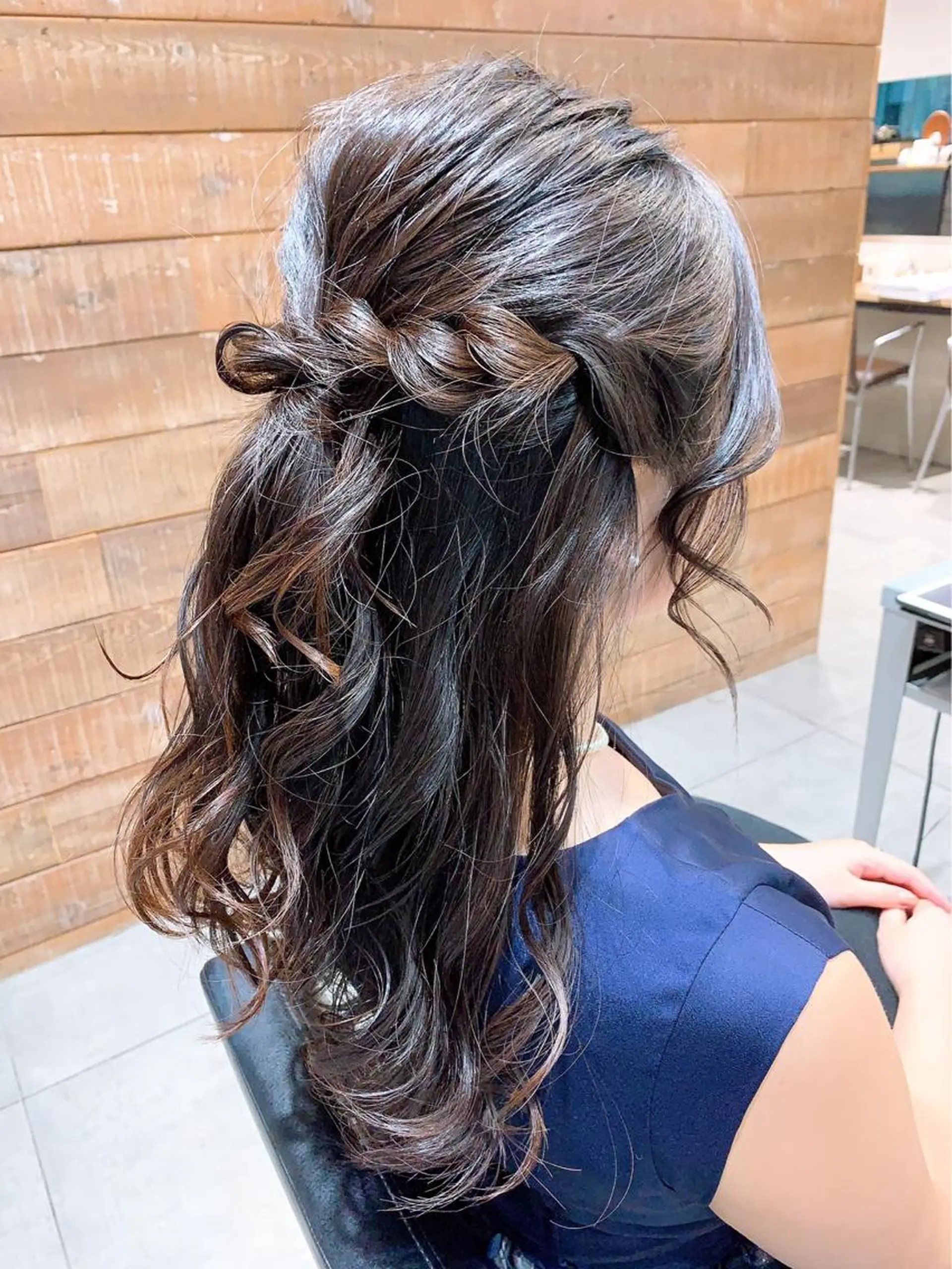 ロング ヘアアレンジ ハーフアップ 結婚式・ブライダル 艶カラー🩶縮毛矯正 辻紗耶加のヘアスタイル