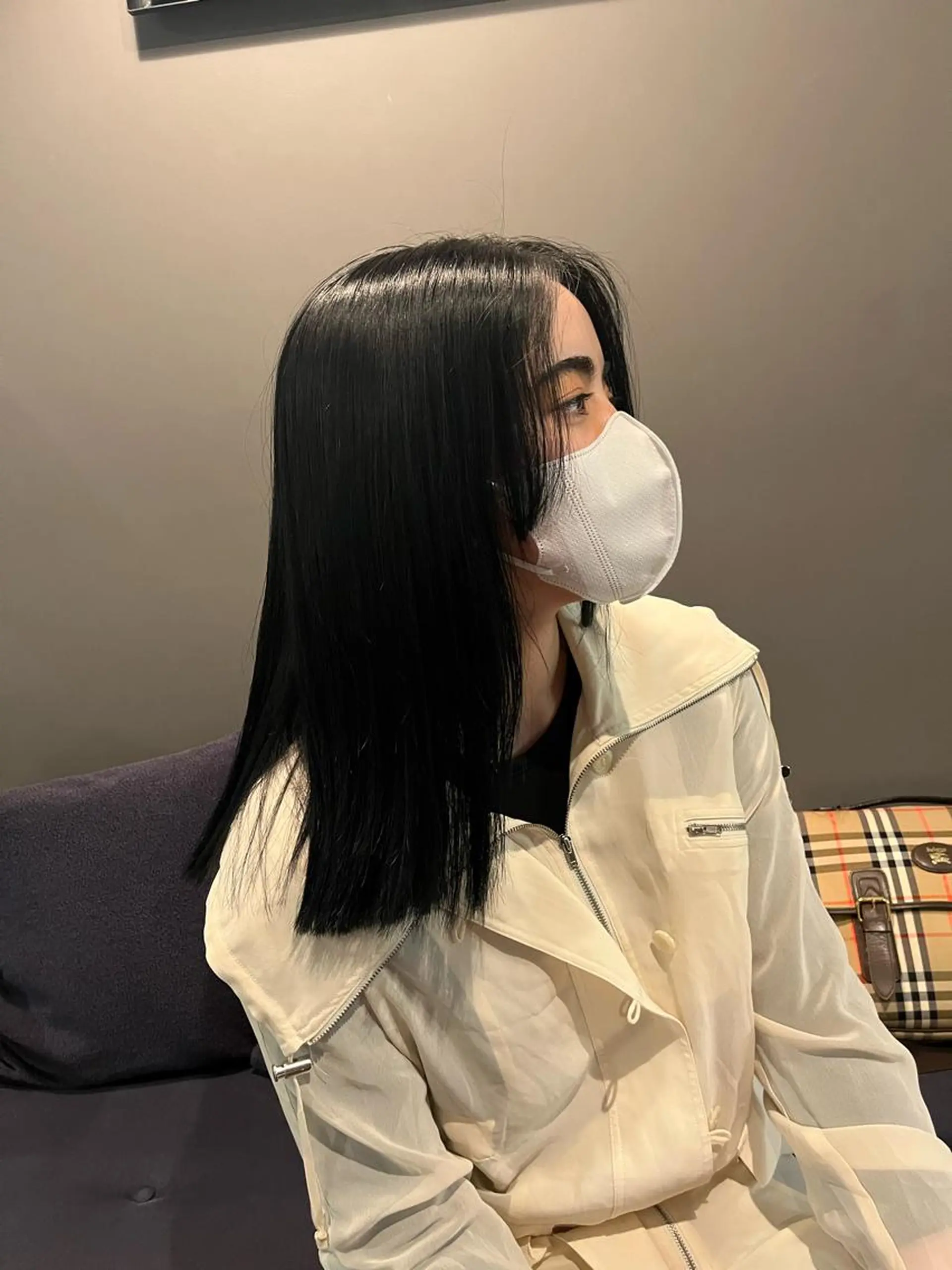 セミロング カラー NERO 眞下秋歩のヘアスタイル