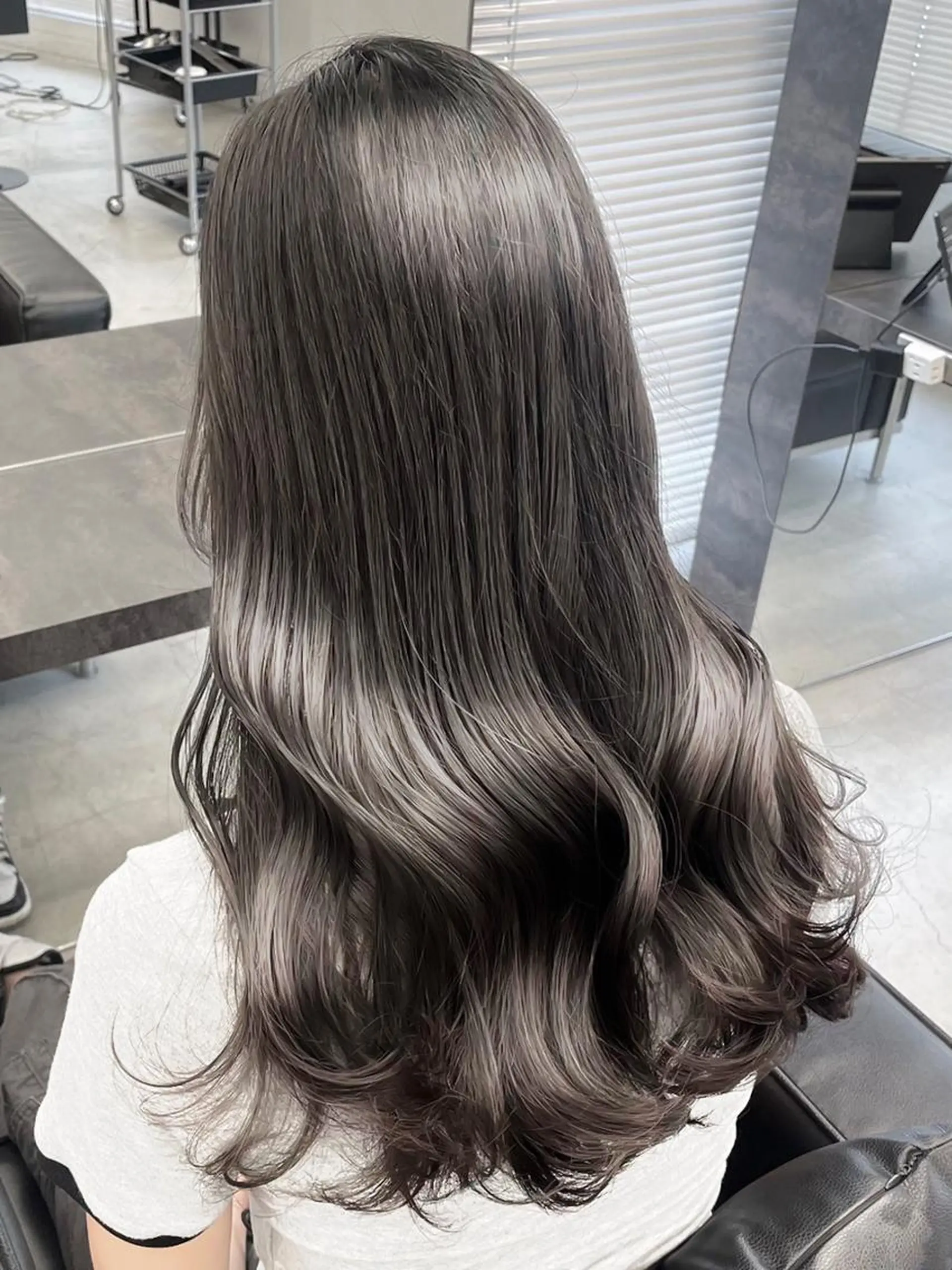 カラー ロング トリートメント 透明感艶カラー🩶 韓国レイヤー🩶結華のヘアスタイル