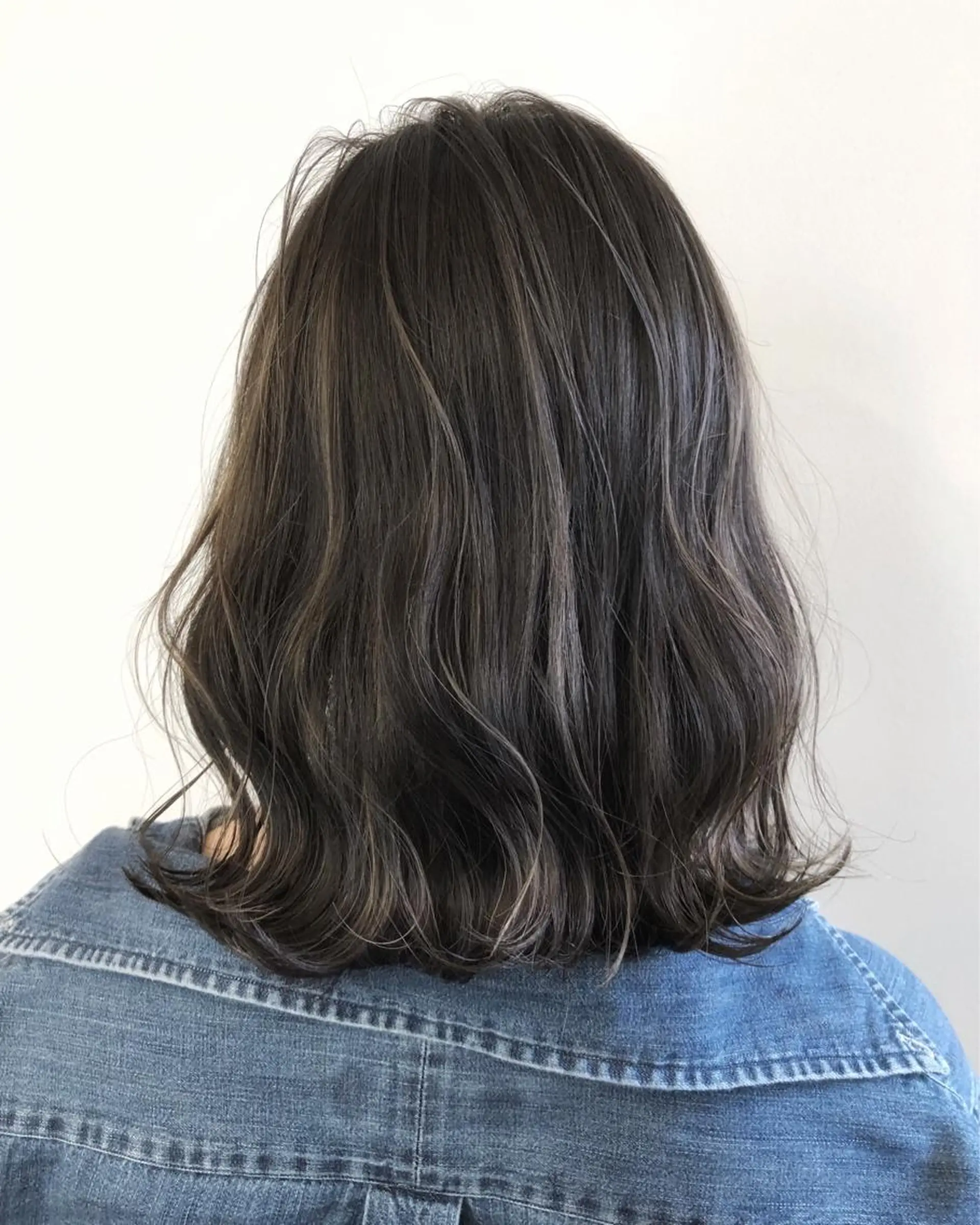 ミディアム カラー ヘアアレンジ アッシュ アッシュグレー アッシュグレージュ グレージュ ハイライトカラー ハイライト／髪質改善 裕樹のヘアスタイル