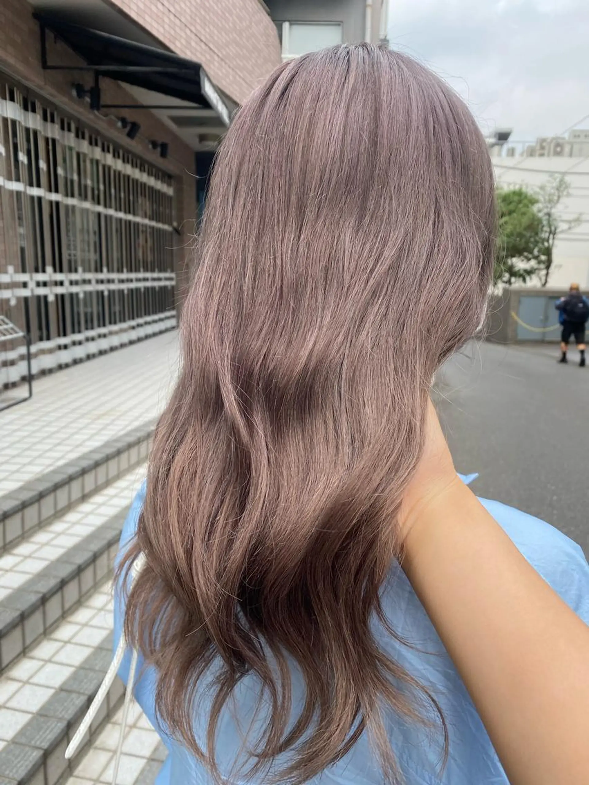 ロング ラベンダーベージュ 小顔ショート🦋 八巻ちさとのヘアスタイル