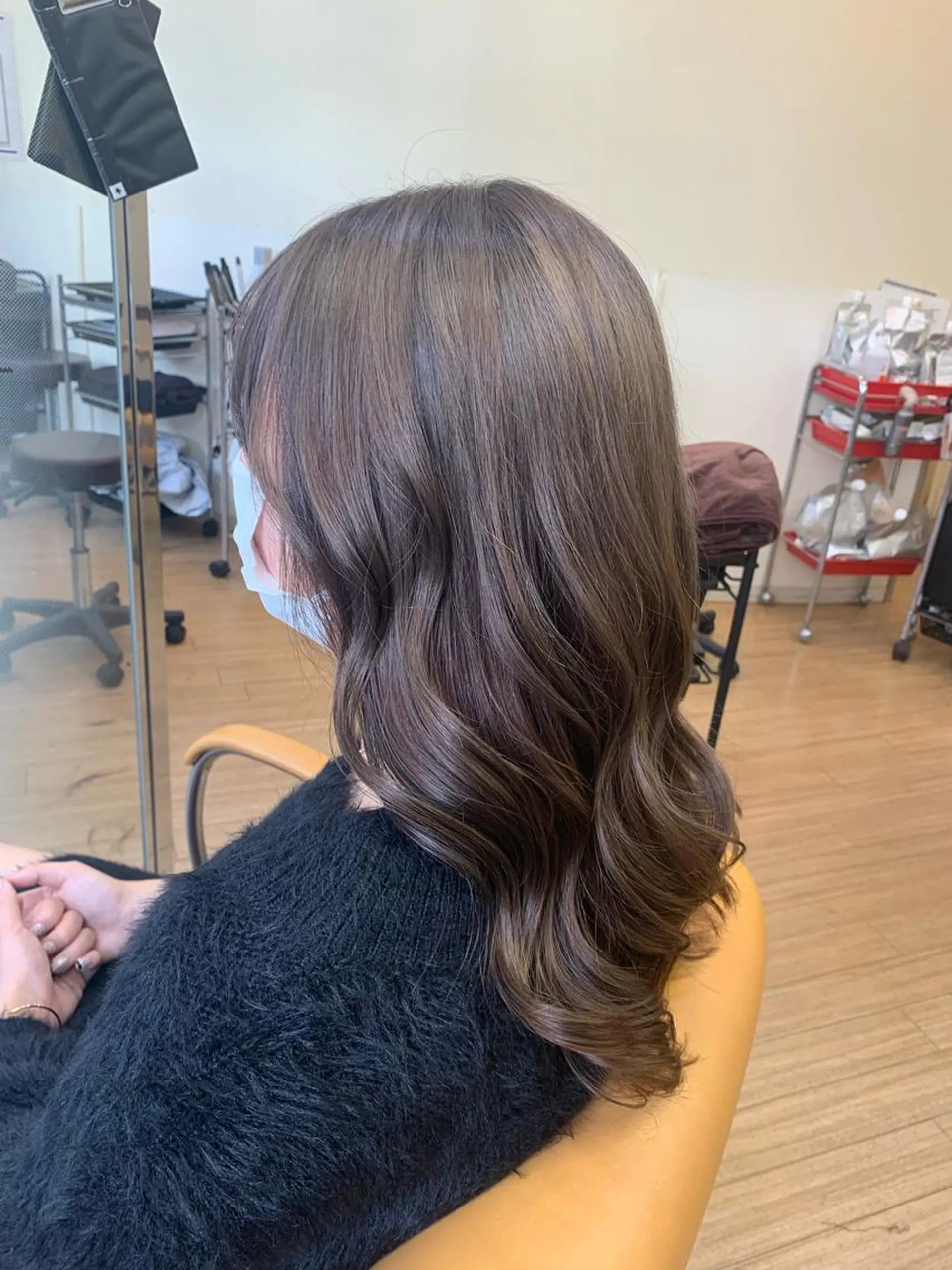 セミロング カラー グレージュ カット ヘアカラー トリートメント 板倉 花連のヘアスタイル
