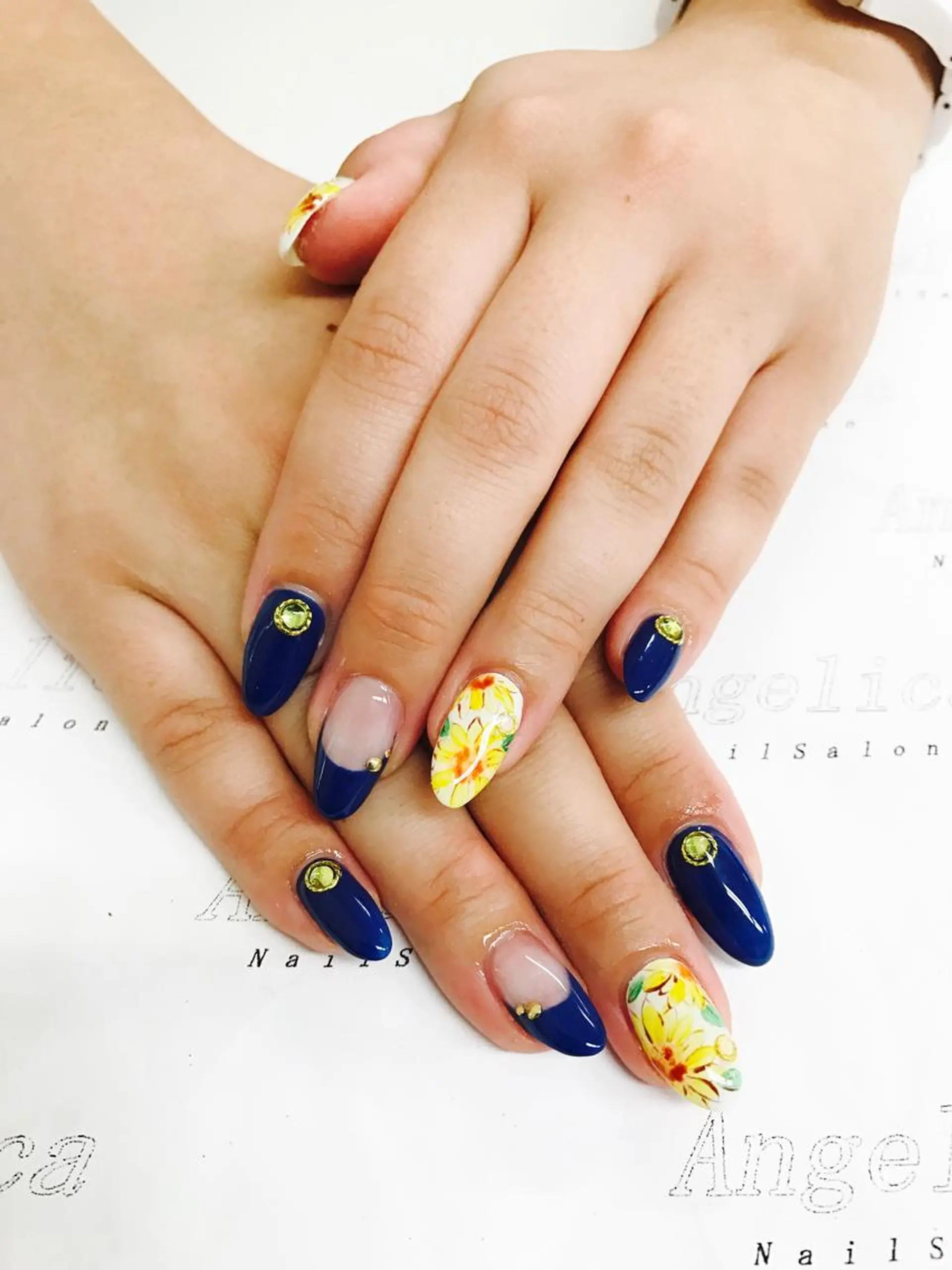 ネイル ハンドネイル Angelica ネイリストのネイルデザイン