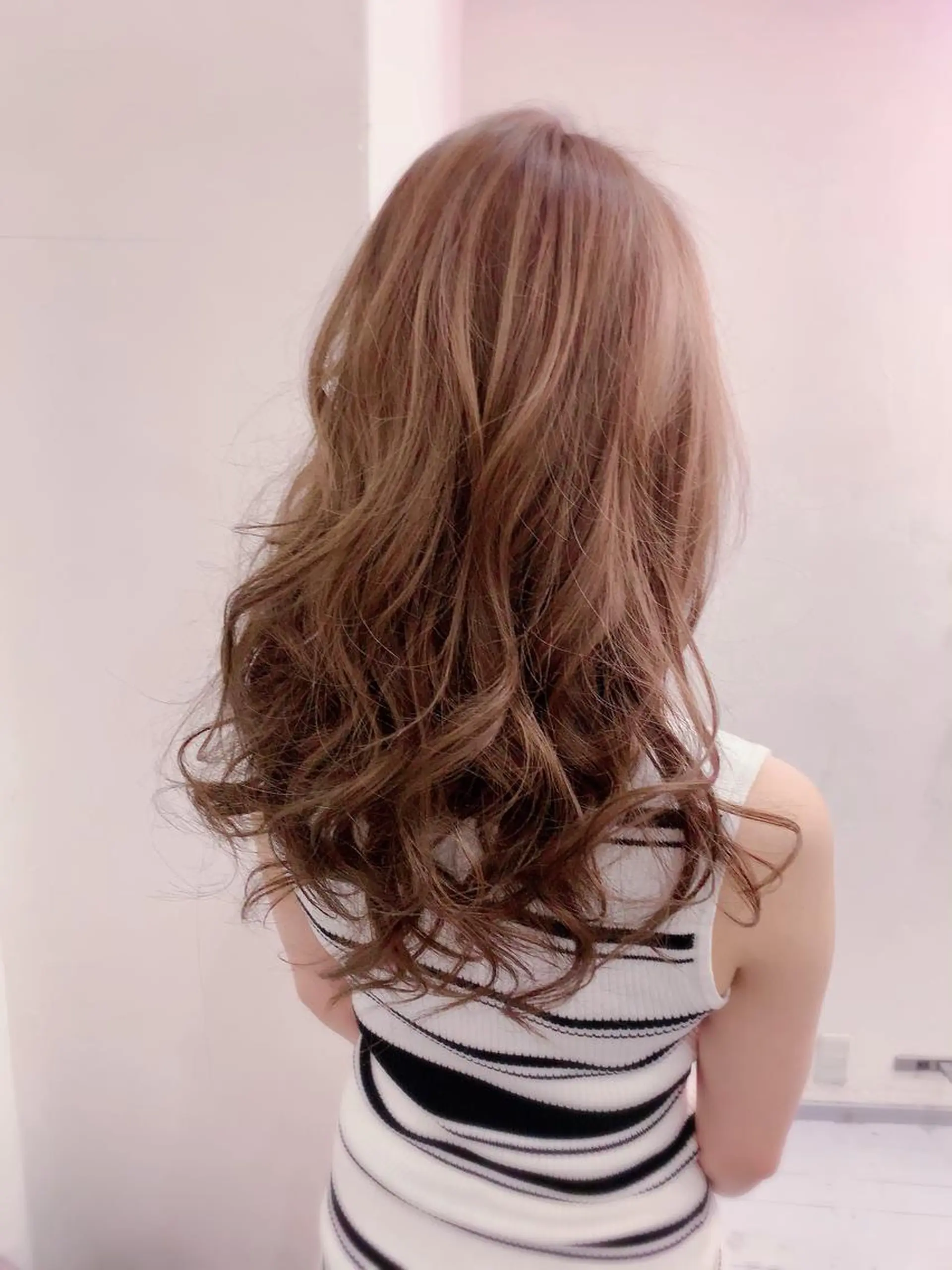ロング カラー ベージュカラー ブリーチ カット ヘアカラー トリートメント 🍀Moda by Grande🍀のヘアスタイル