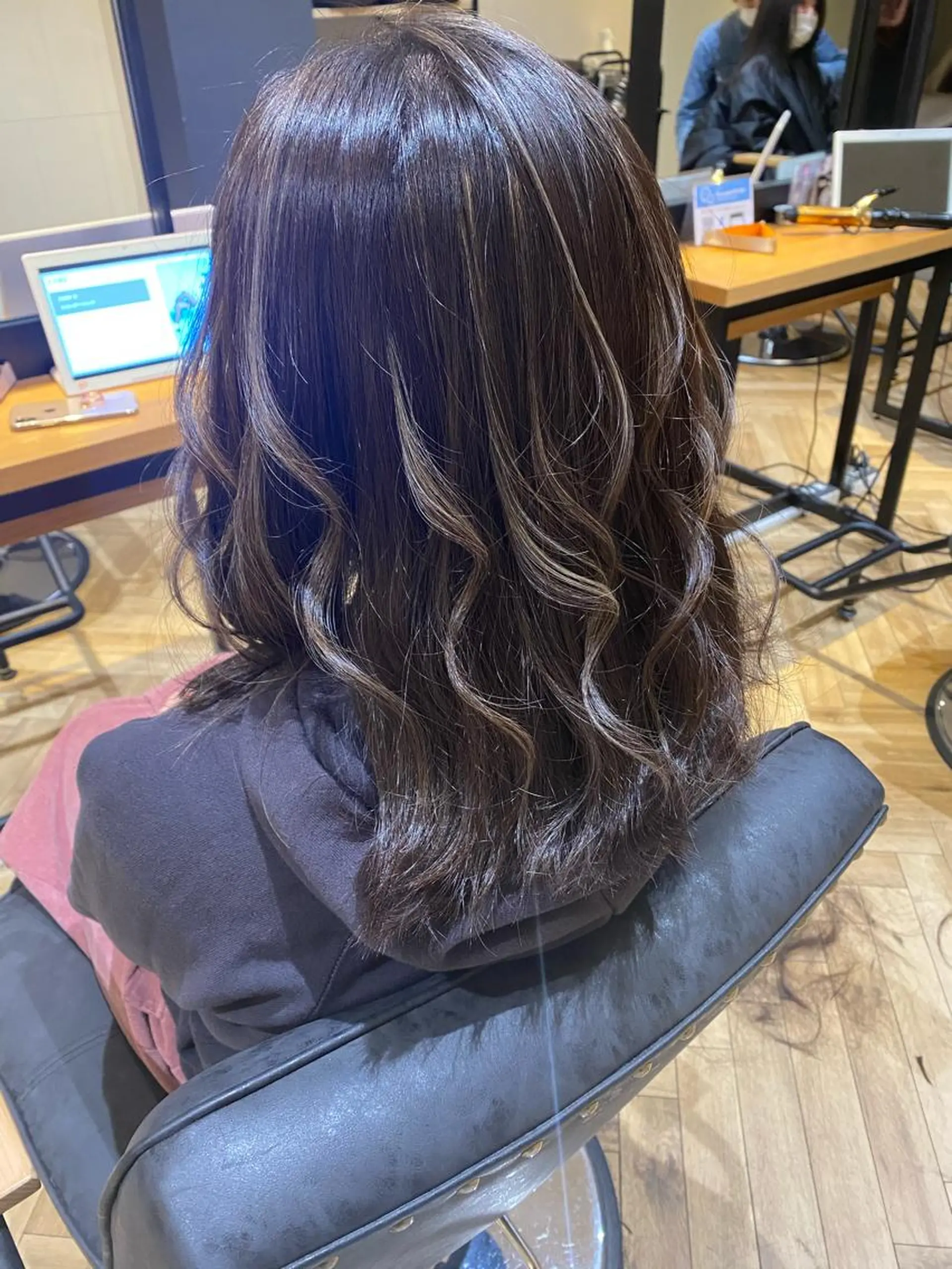 セミロング カラー ヘアカラー トリートメント YUNA ユウナのヘアスタイル