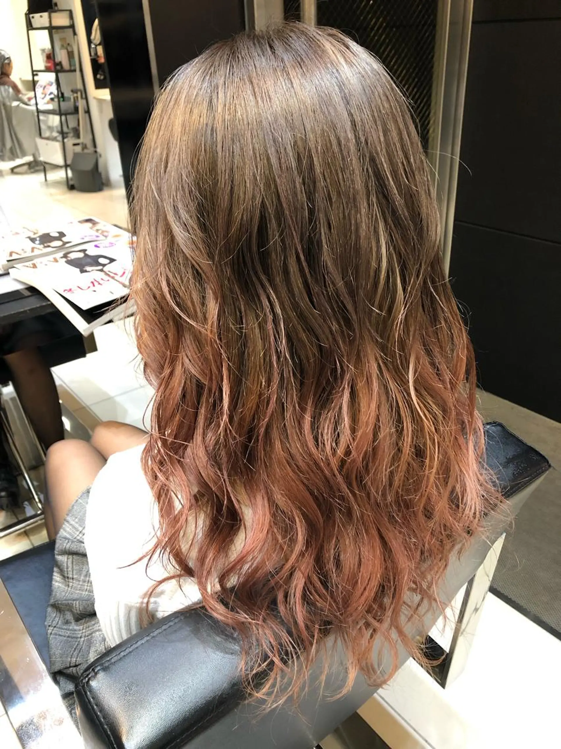 ロング カラー ベージュカラー グラデーションカラー ミルクティーベージュ ピンクカラー 女性リピ90%🍨 🩷佐藤みずきのヘアスタイル