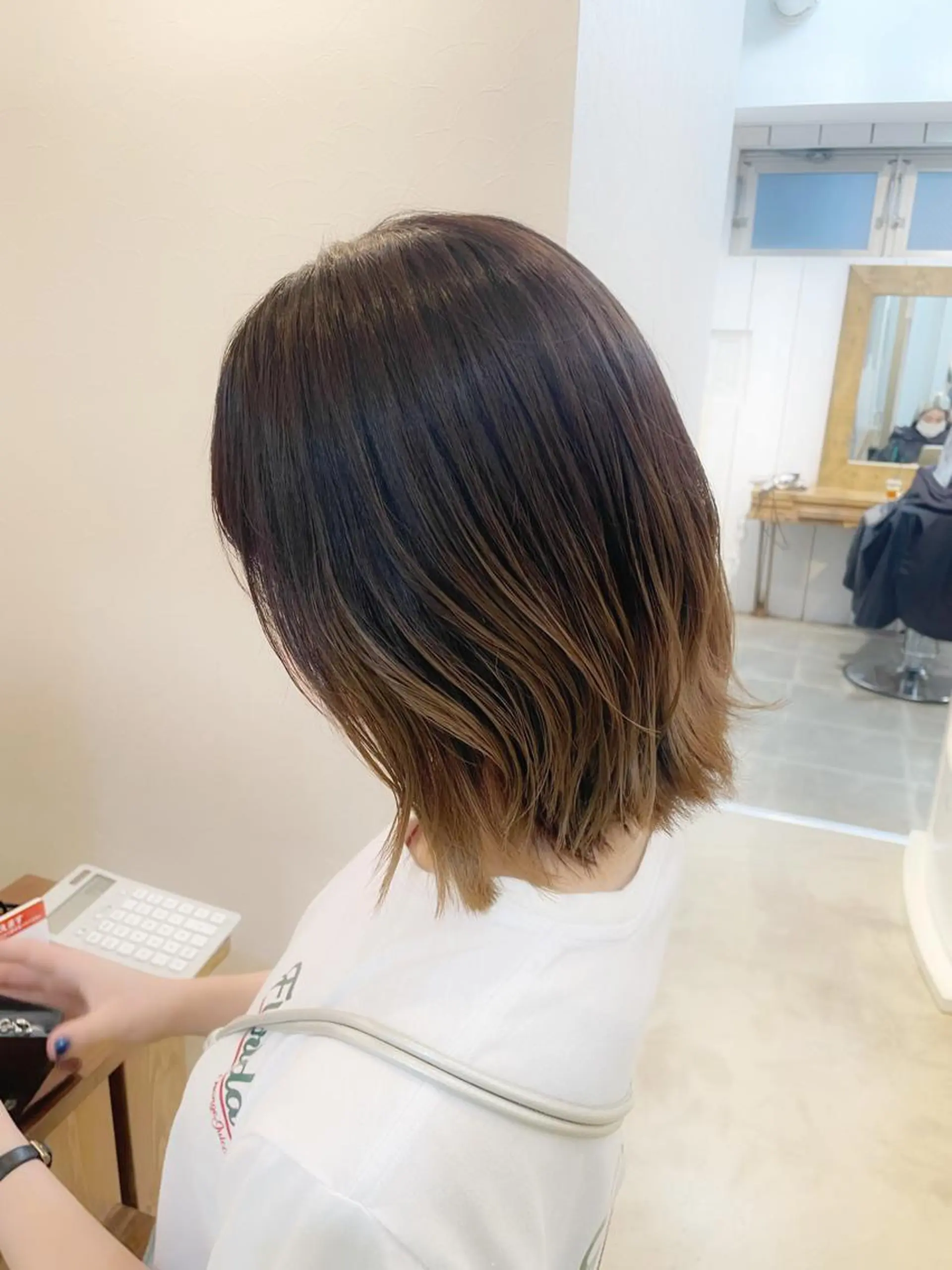 ショート カラー ショートレイヤー 丸みショート グラデーションカラー くびれヘア くせ毛 newline銀座所属・銀座ショート/ 大人ショート/金子涼のヘアスタイル