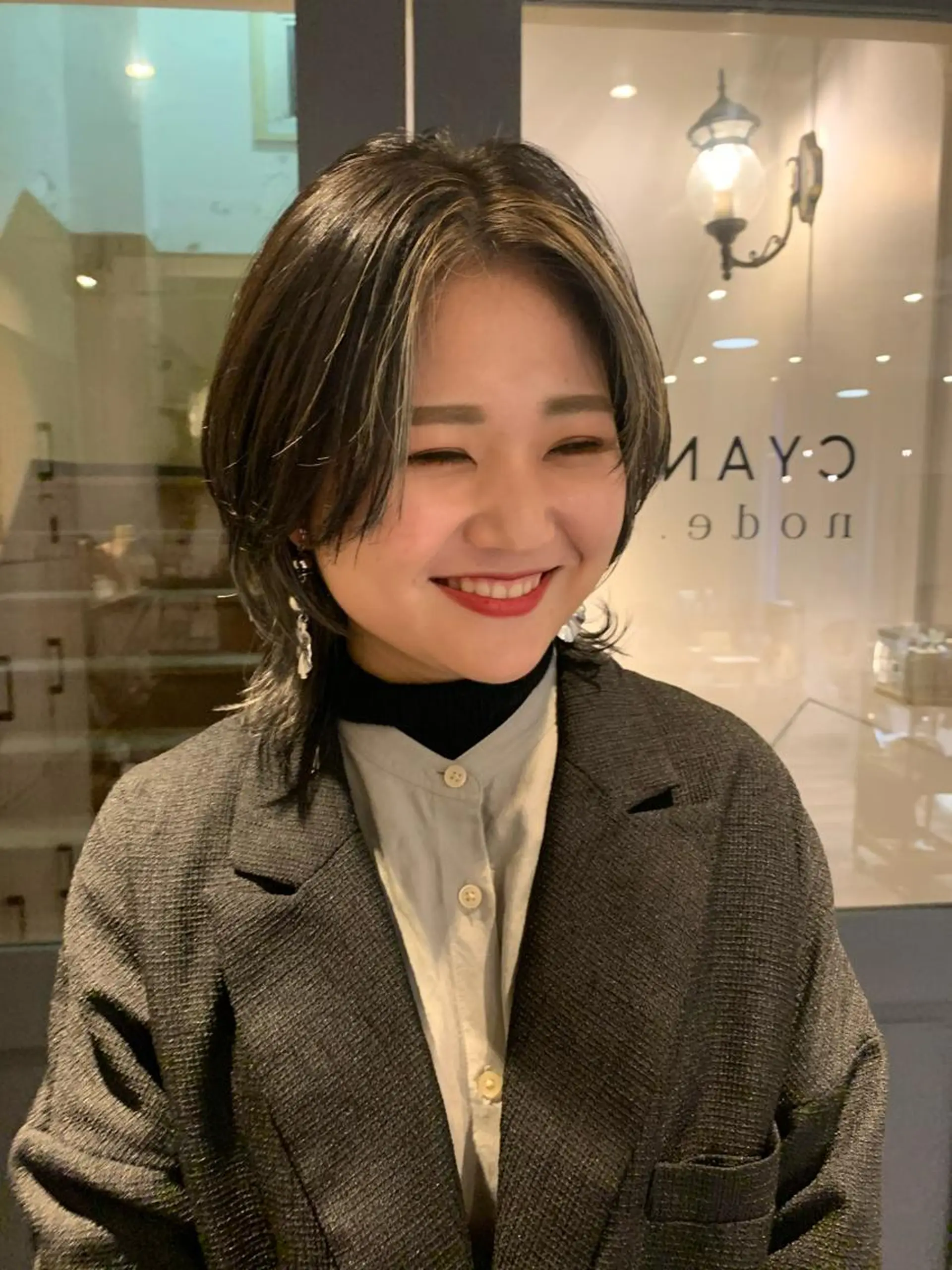 ミディアム カラー ウルフカット SALOWIN梅田茶屋町店所属・ウルフレイヤーカット /チヒロのヘアスタイル