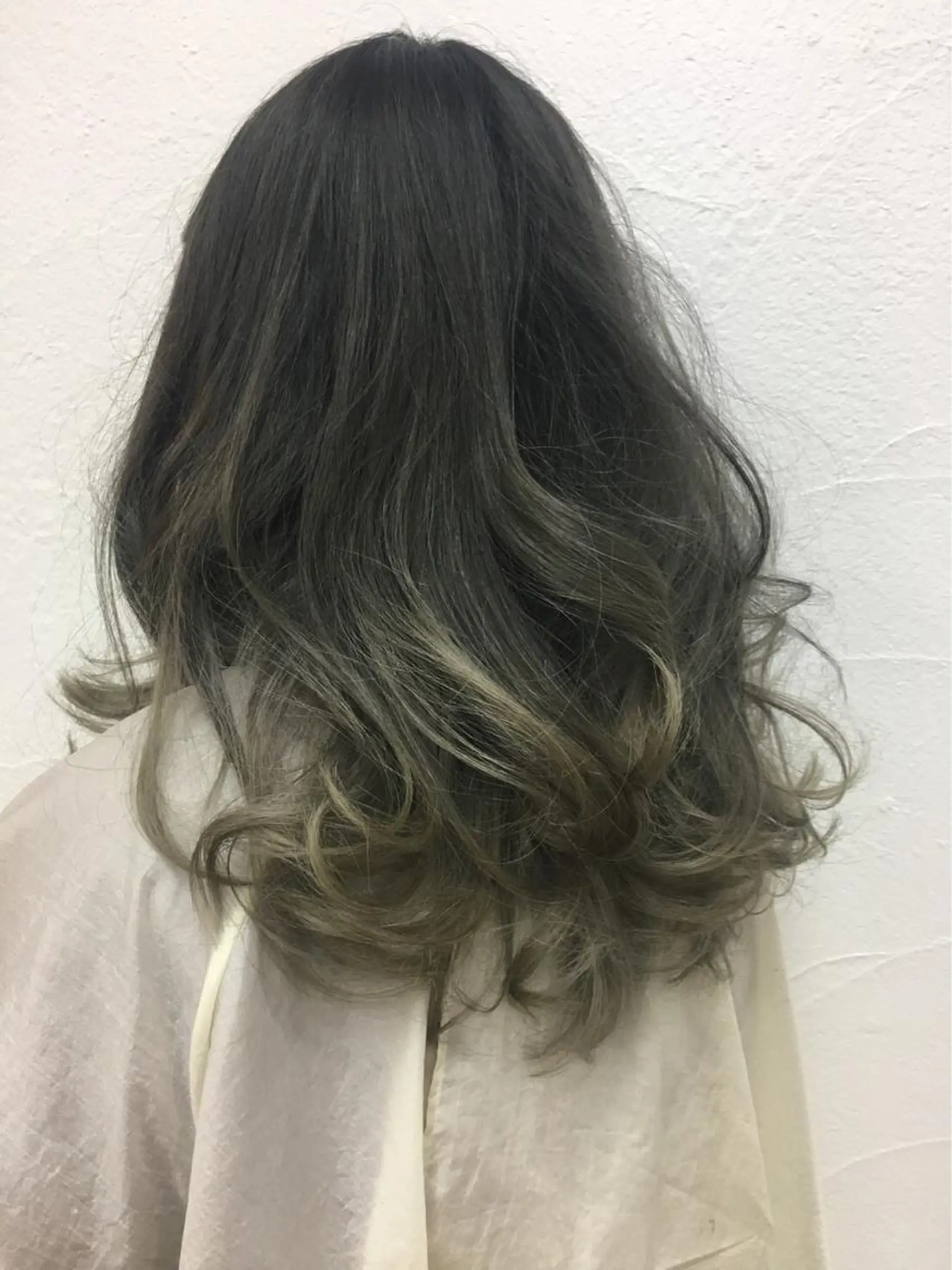 カラー SoL所属・SoL ソルのヘアスタイル