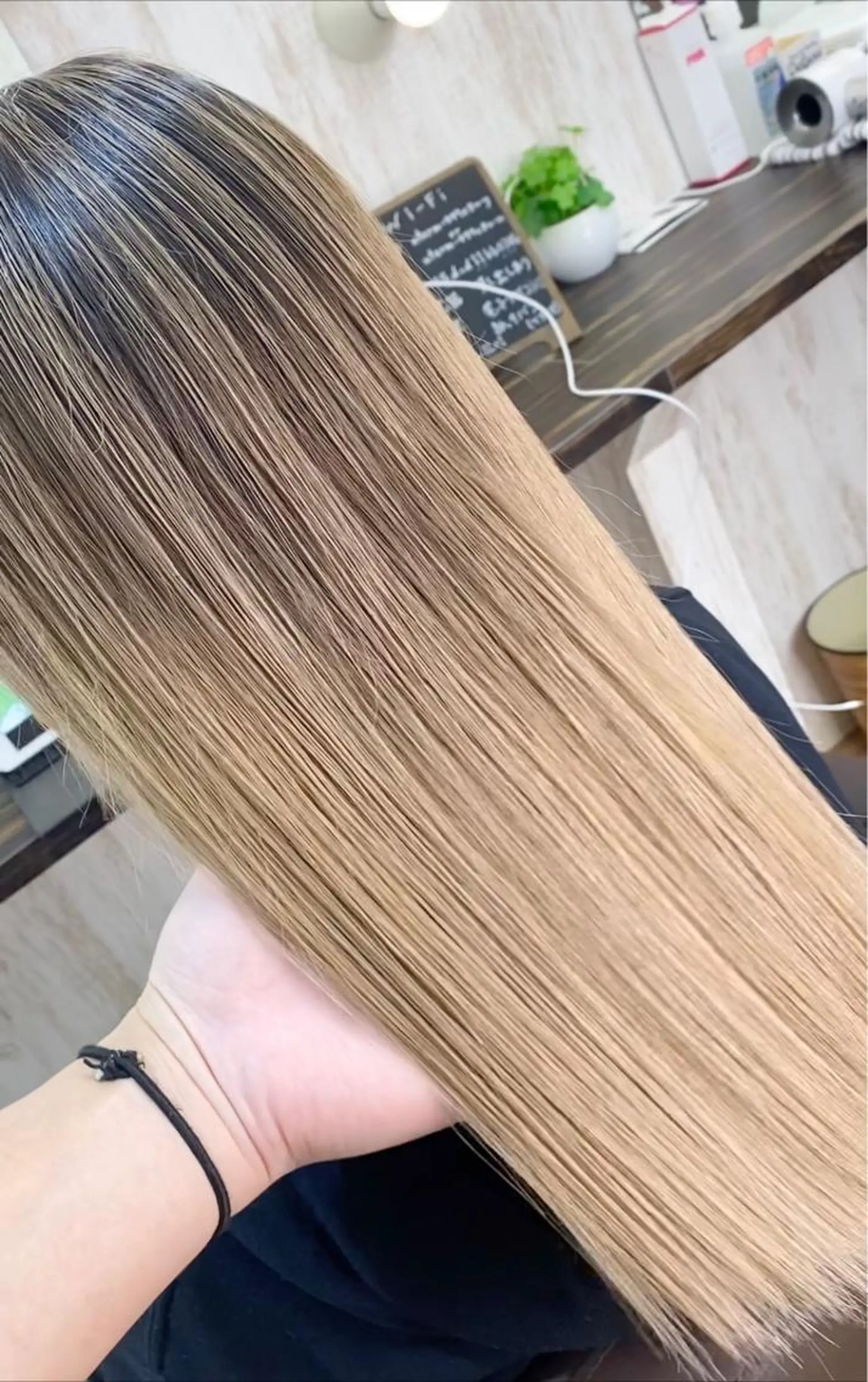セミロング カラー バレイヤージュ レイヤーカット プライベートサロン LyoN/RYOTAのヘアスタイル
