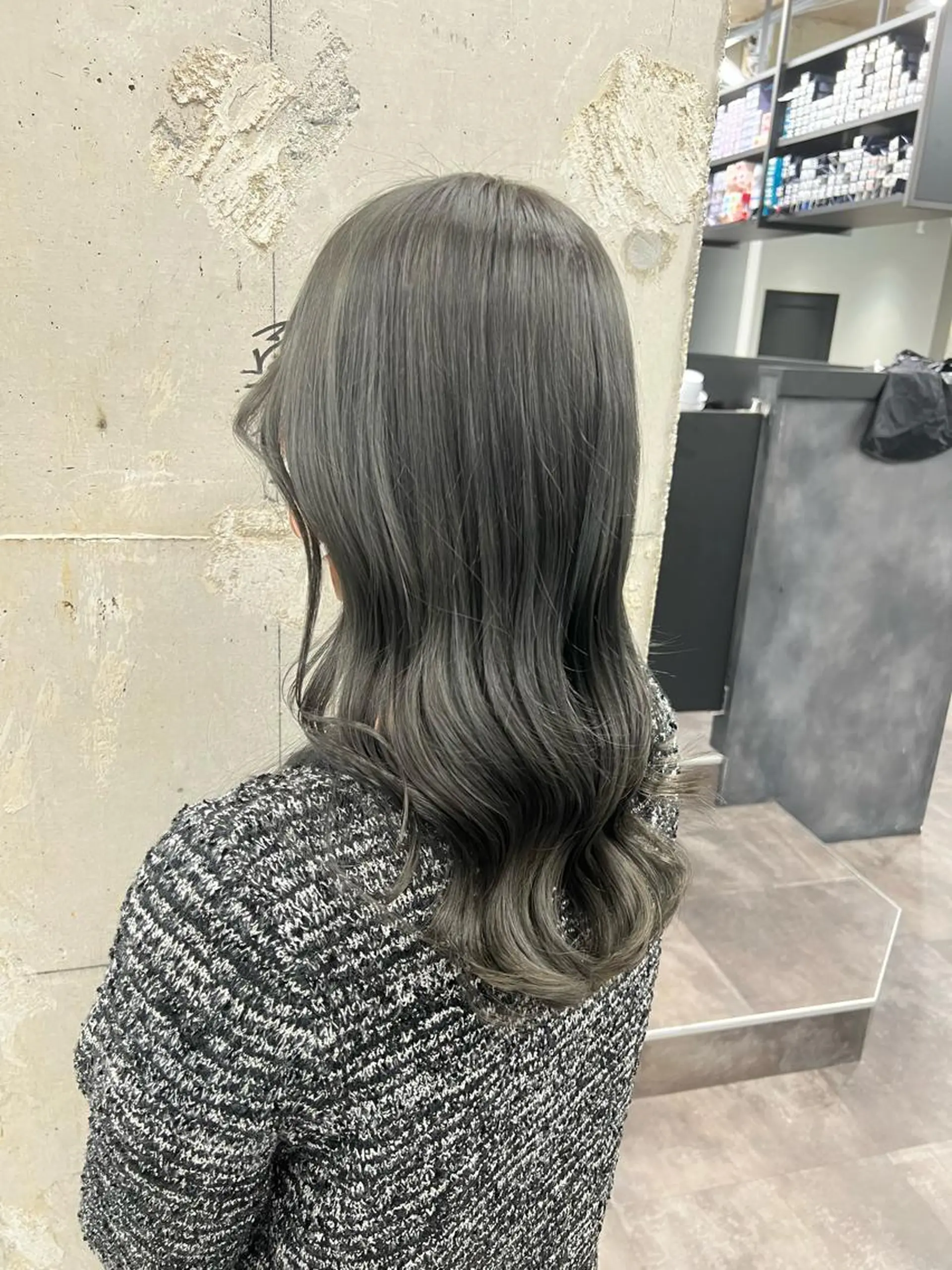 ロング カラー ブリーチ グレージュ ブリーチなしカラー オリーブグレージュ オリーブグレー je suis heureuse所属・ハイライトカラー 🌀ゆい❣️のヘアスタイル