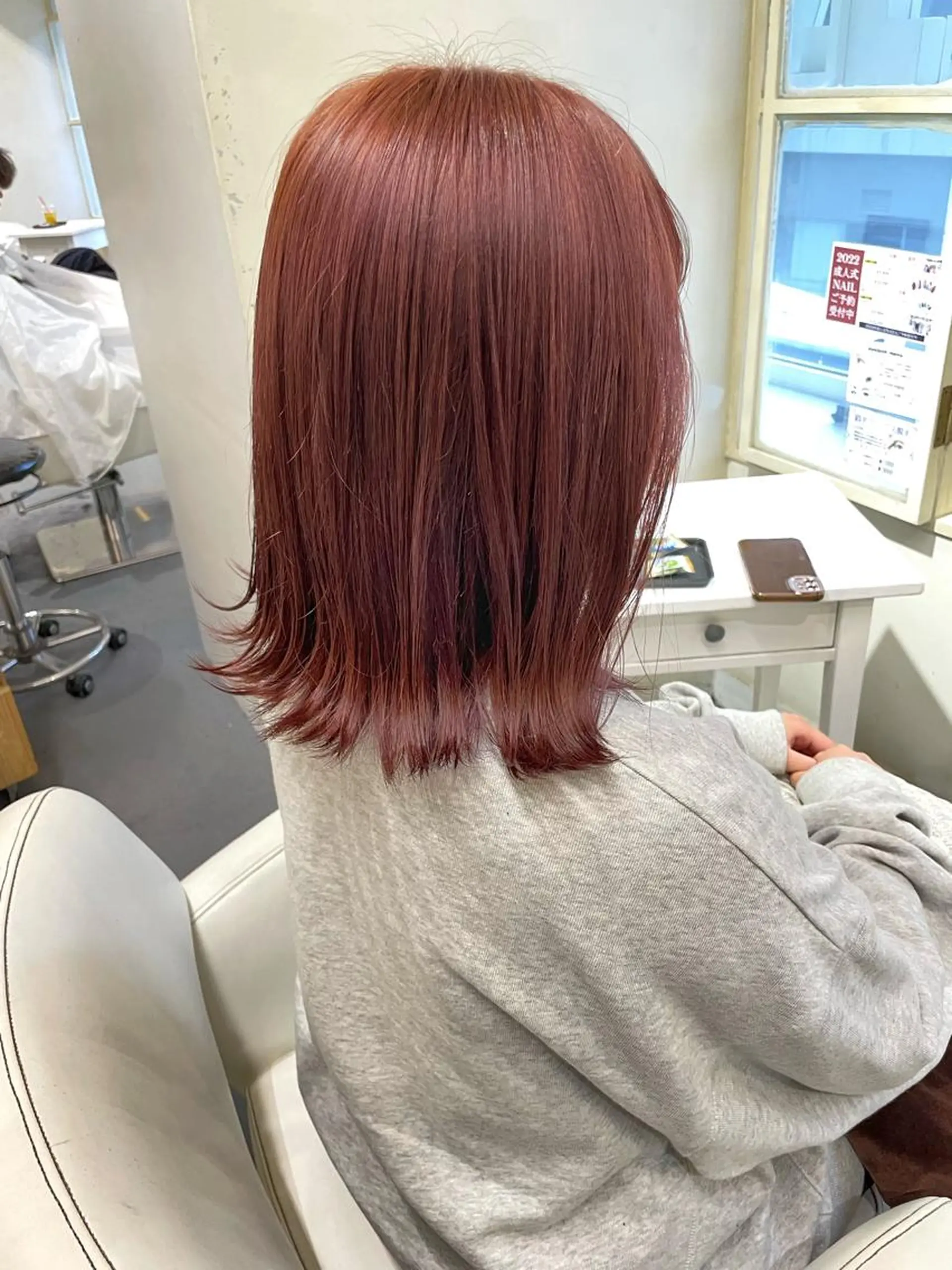 ミディアム カラー ブリーチ ブラウンカラー ピンクカラー ピンクブラウン ヘアカラー ぱつっとボブ 古家 佑真のヘアスタイル
